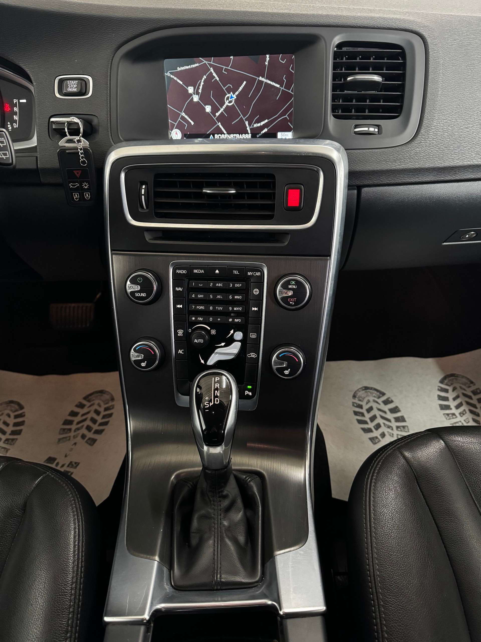 VOLVO V60 D4 AWD Husky Edition Geartronic-image-14