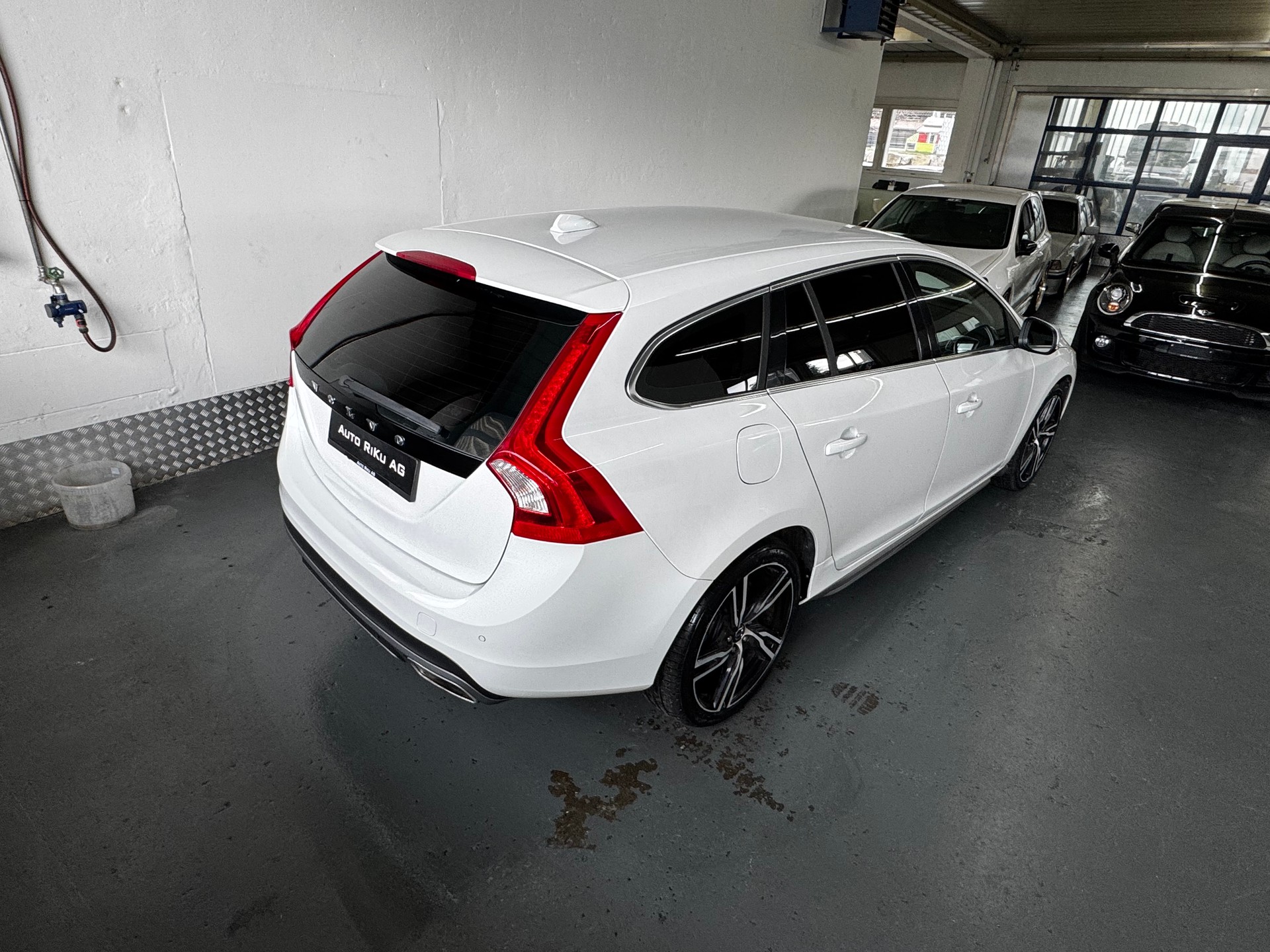 VOLVO V60 D4 AWD Husky Edition Geartronic-image-6
