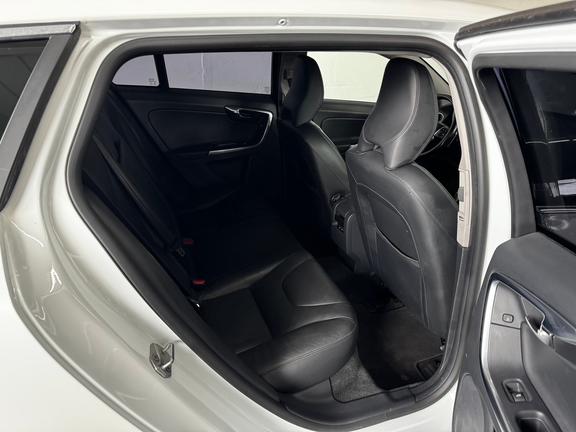 VOLVO V60 D4 AWD Husky Edition Geartronic-image-19