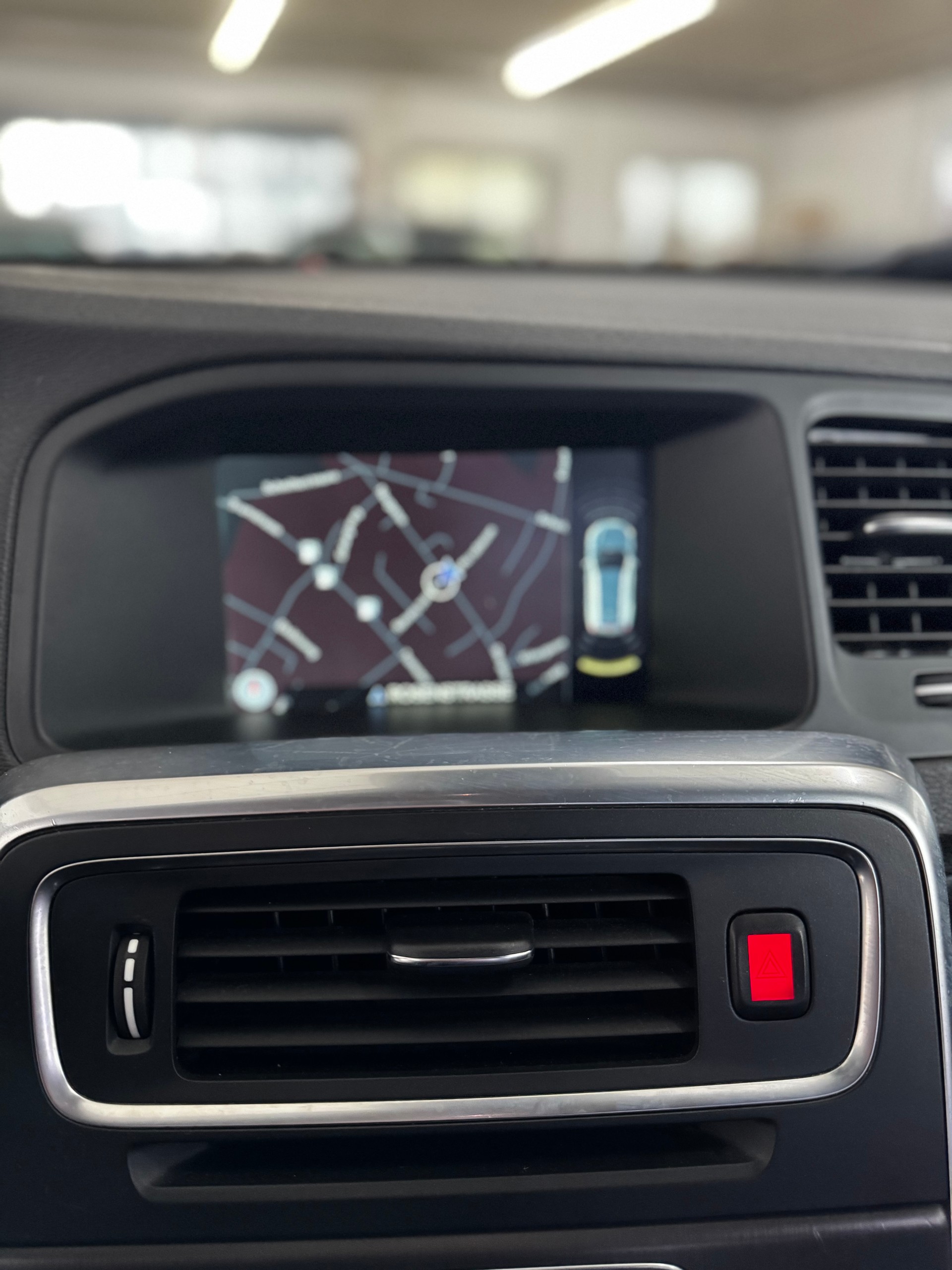 VOLVO V60 D4 AWD Husky Edition Geartronic-image-16