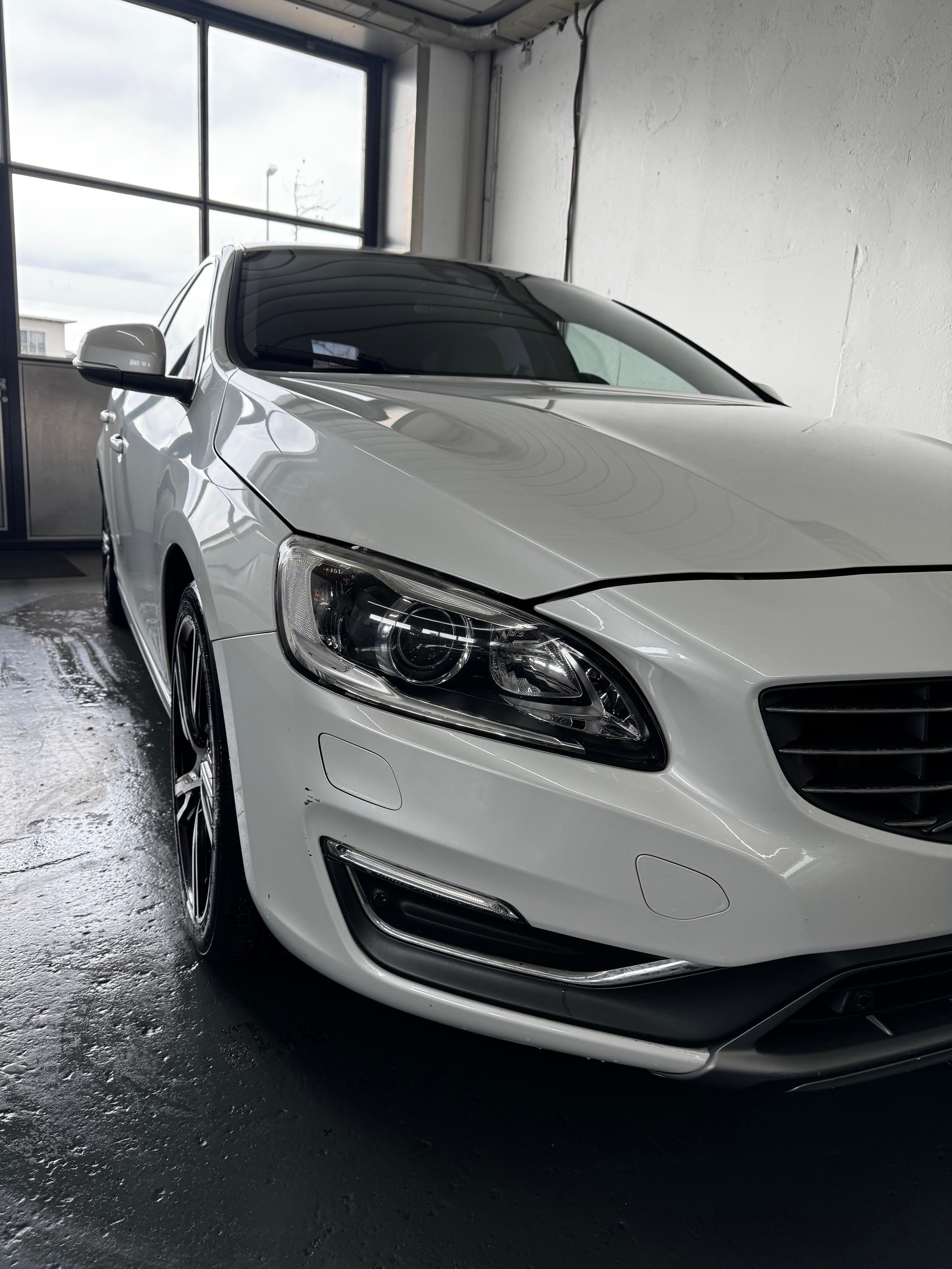 VOLVO V60 D4 AWD Husky Edition Geartronic-image-2