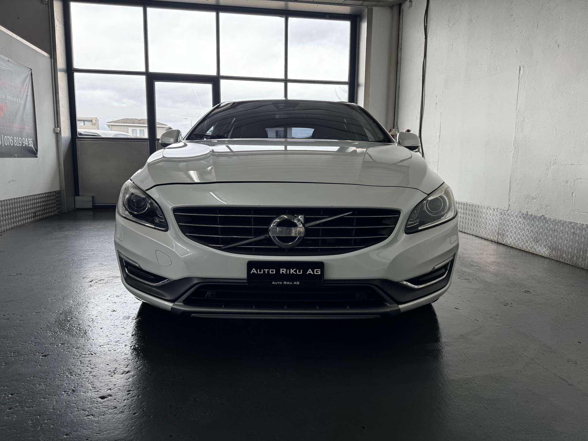 VOLVO V60 D4 AWD Husky Edition Geartronic-image-3