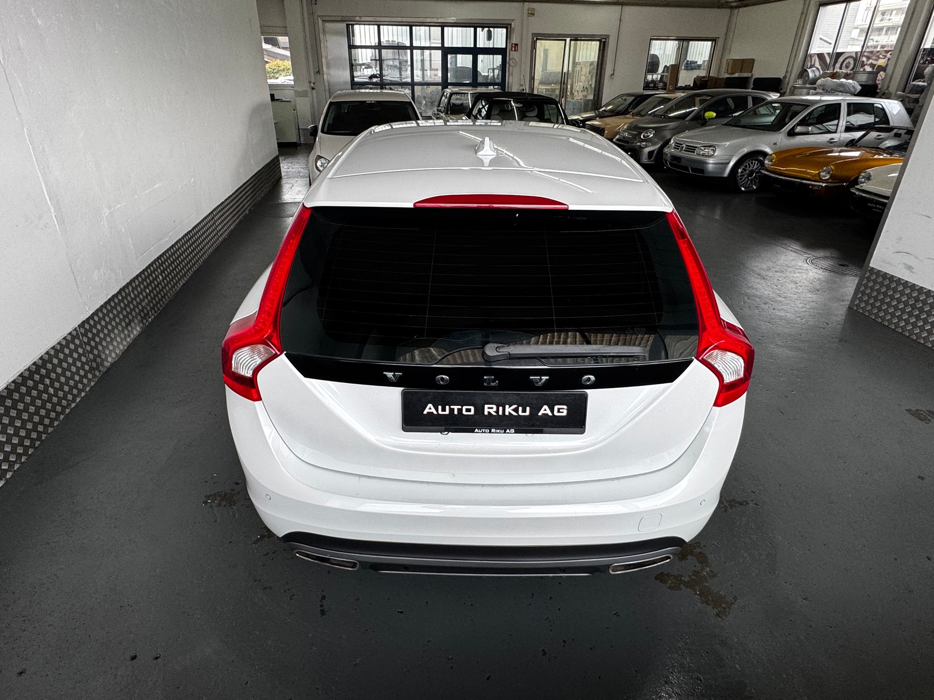 VOLVO V60 D4 AWD Husky Edition Geartronic-image-8