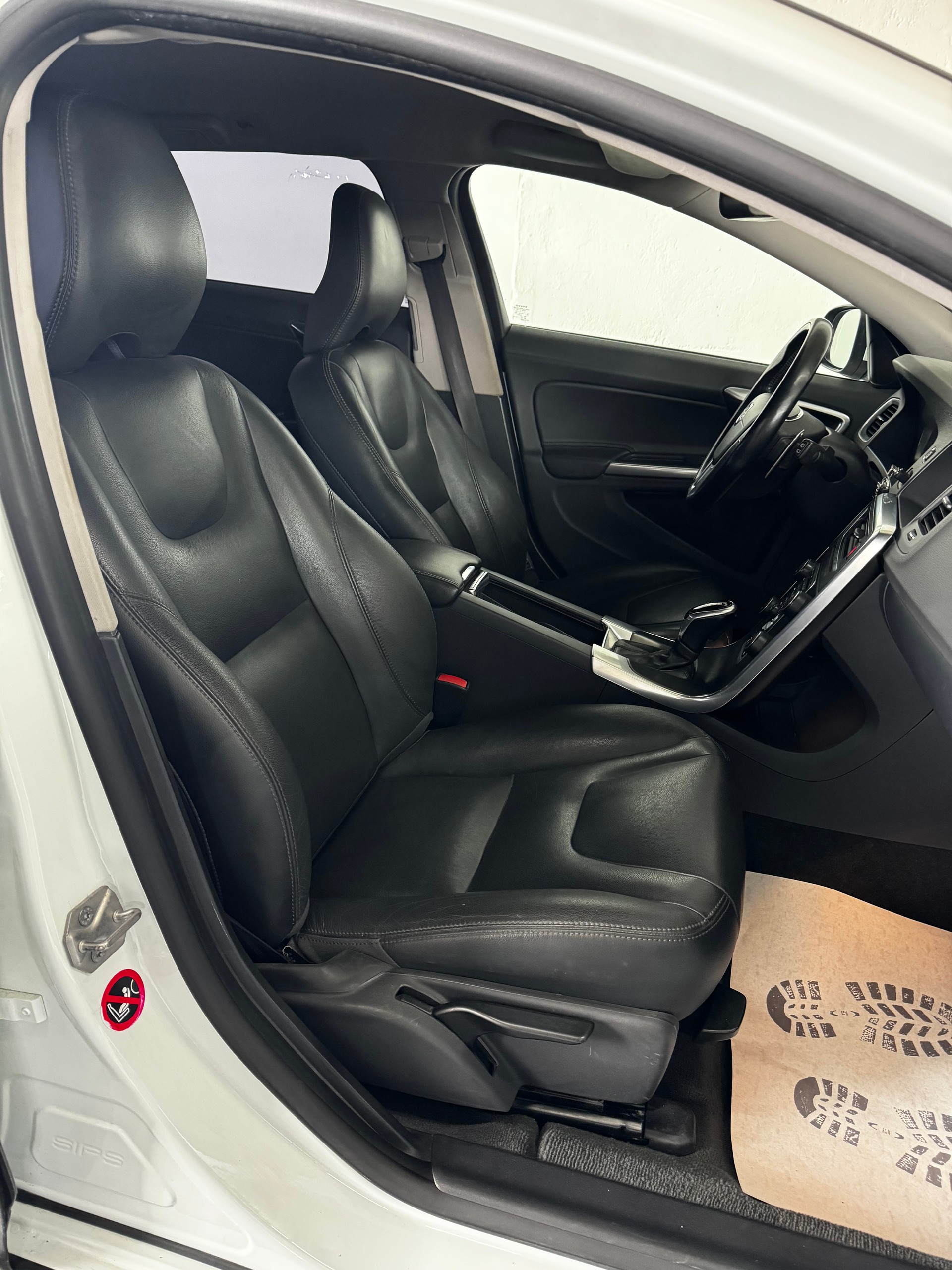 VOLVO V60 D4 AWD Husky Edition Geartronic-image-18