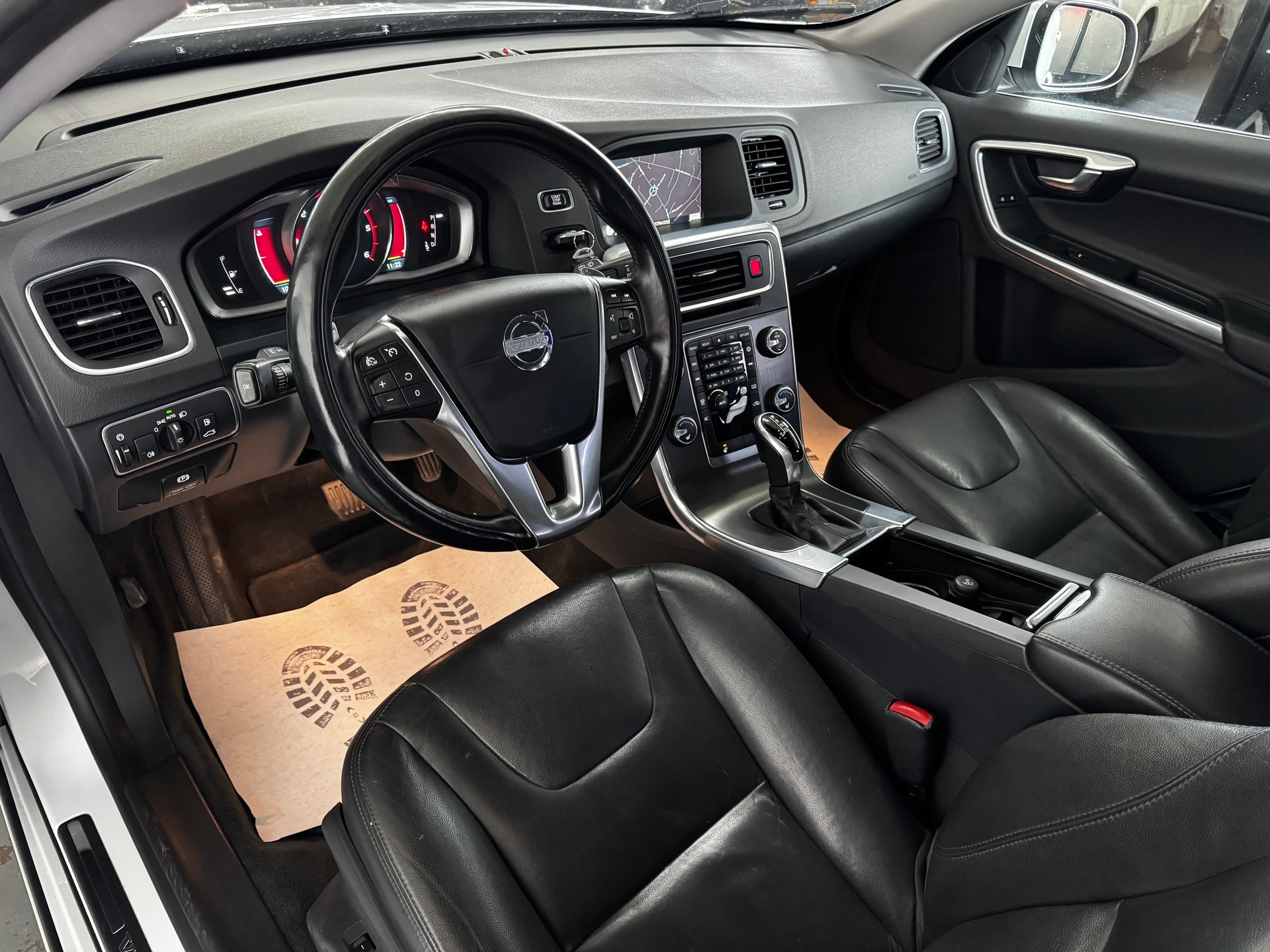 VOLVO V60 D4 AWD Husky Edition Geartronic-image-11