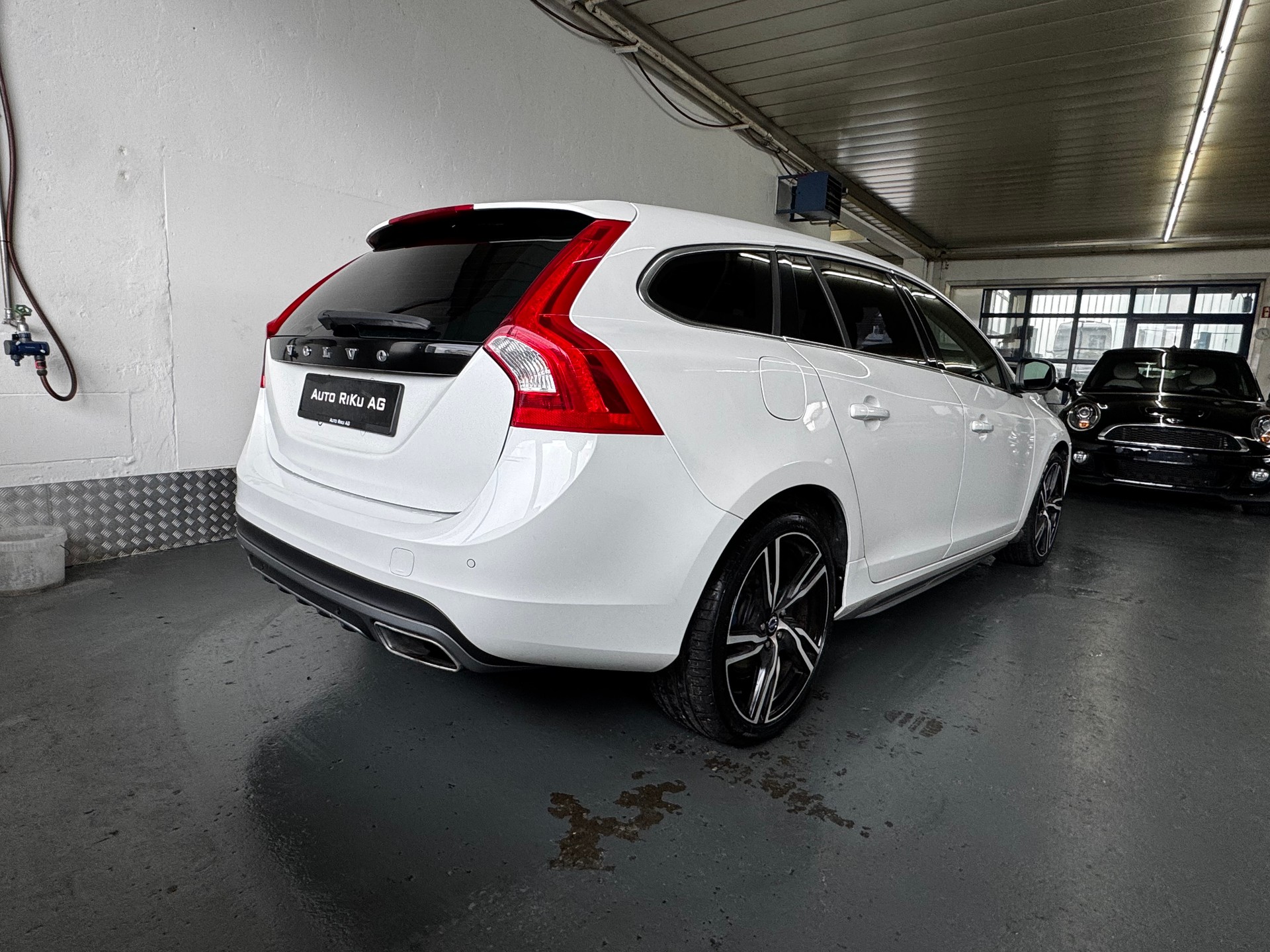 VOLVO V60 D4 AWD Husky Edition Geartronic-image-7