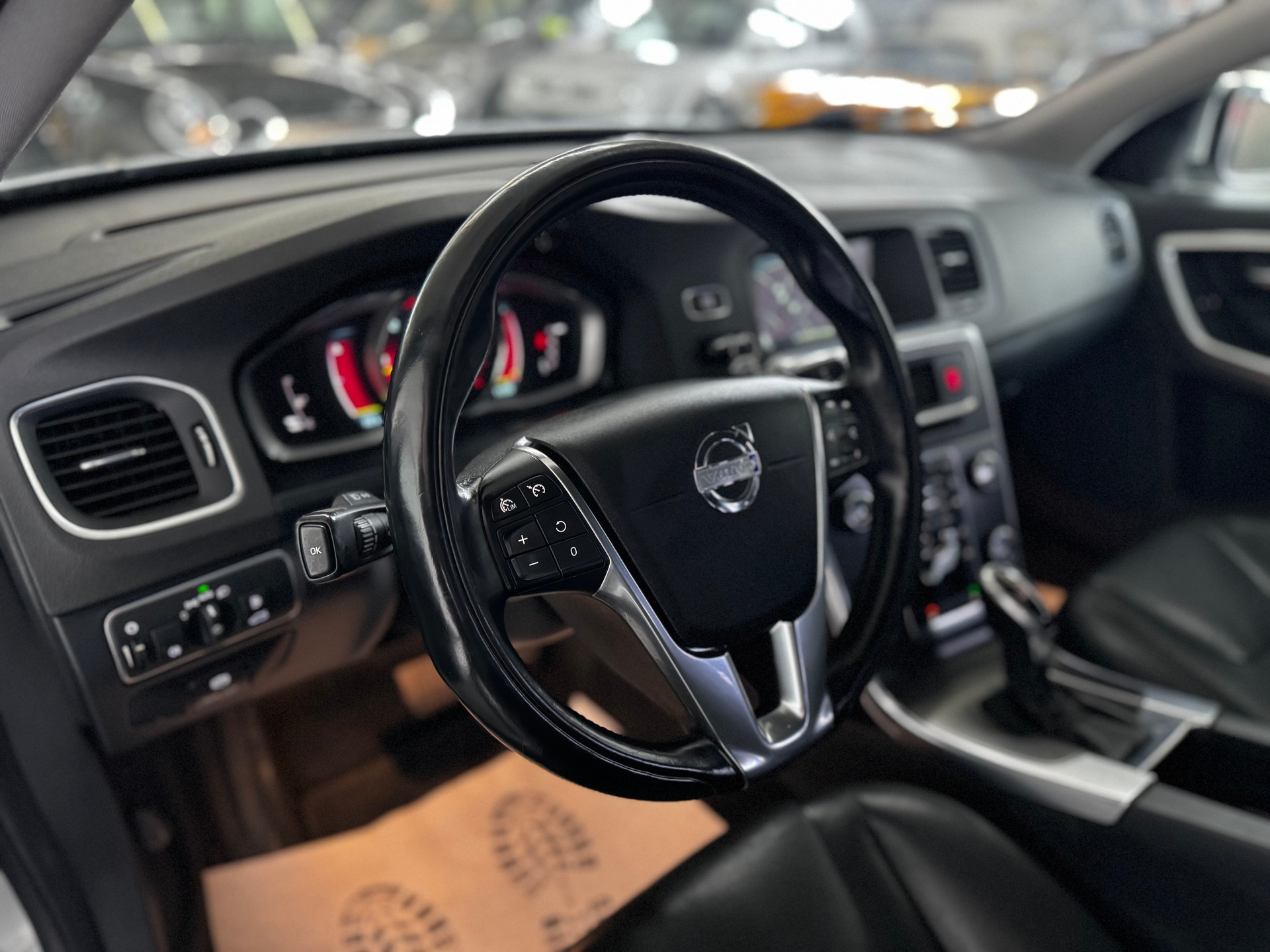VOLVO V60 D4 AWD Husky Edition Geartronic-image-10
