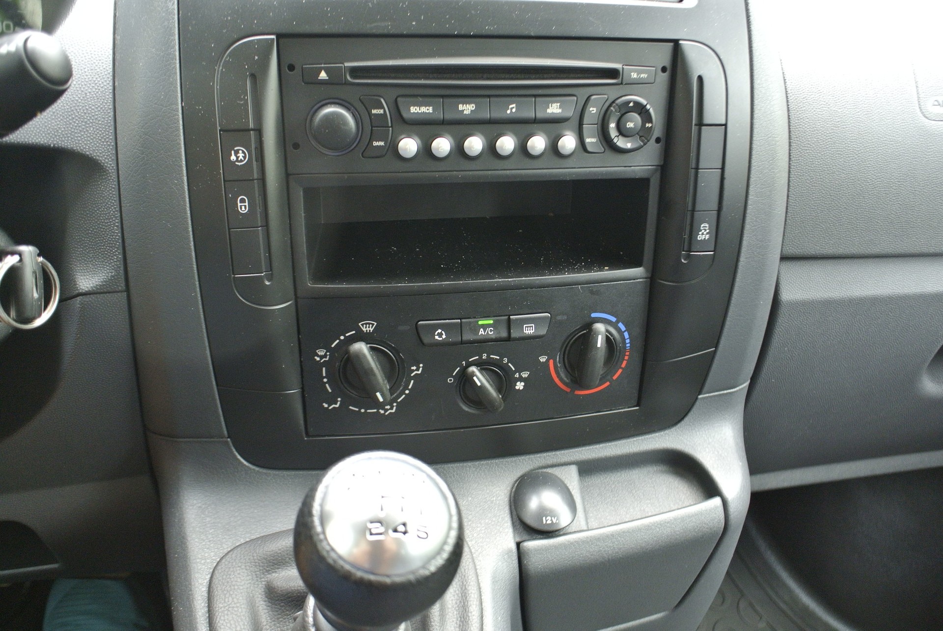 CITROEN Jumpy 2.0 HDi L2H1 Attraction-image-26