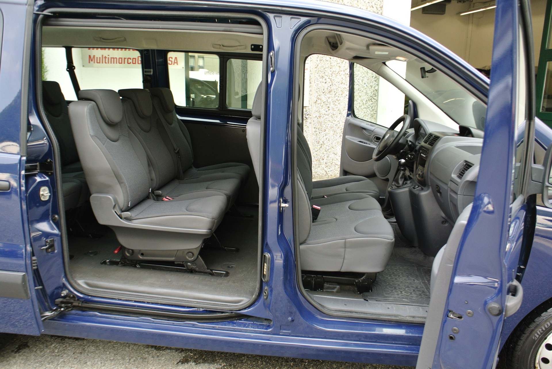 CITROEN Jumpy 2.0 HDi L2H1 Attraction-image-17
