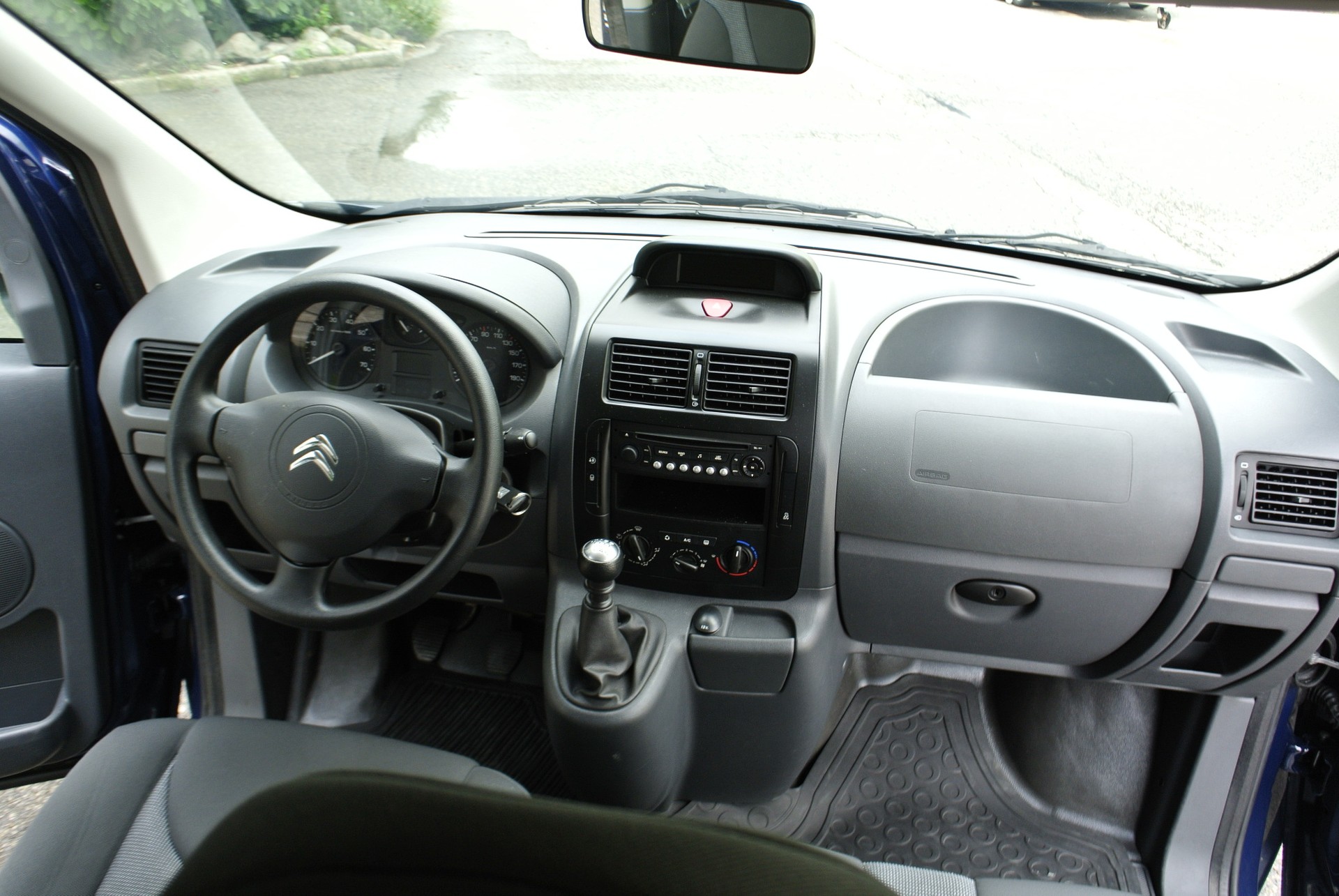 CITROEN Jumpy 2.0 HDi L2H1 Attraction-image-24