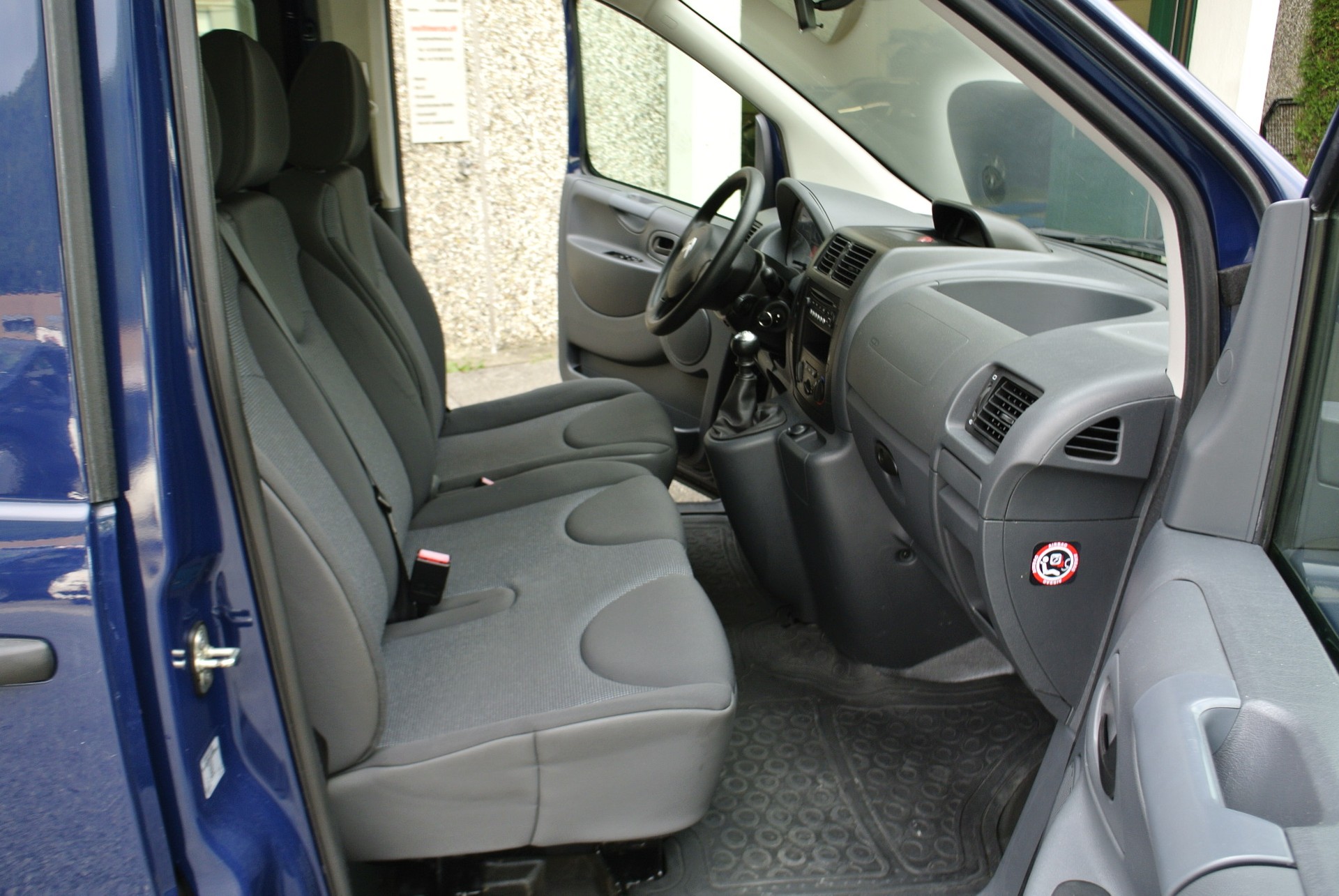 CITROEN Jumpy 2.0 HDi L2H1 Attraction-image-15