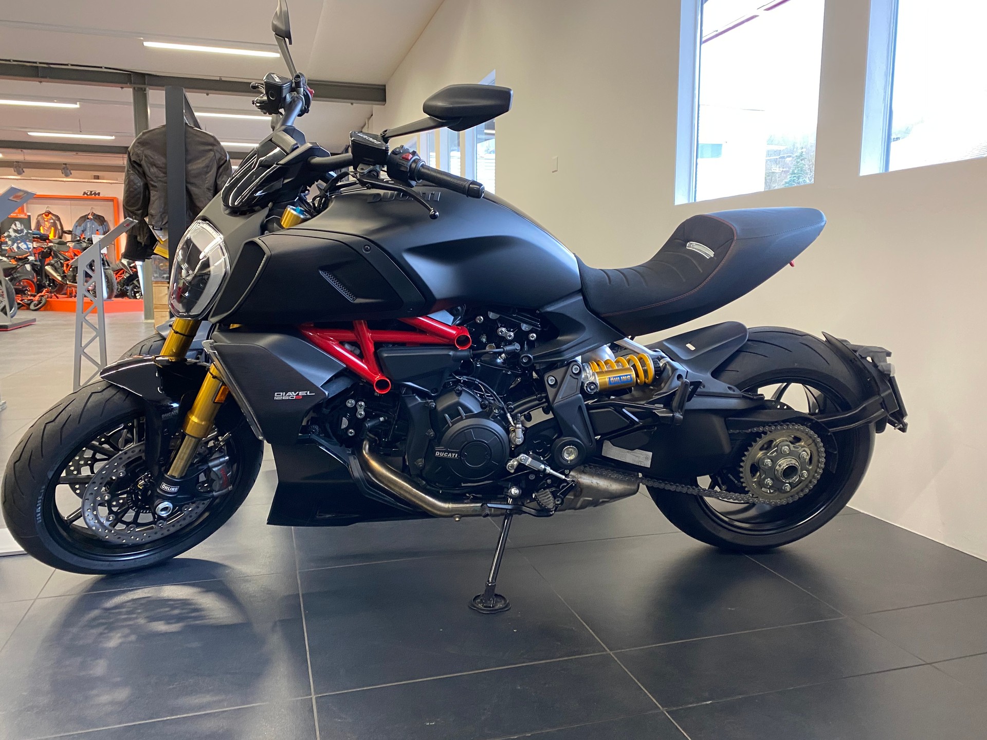 DUCATI Diavel 1260 S-image-1