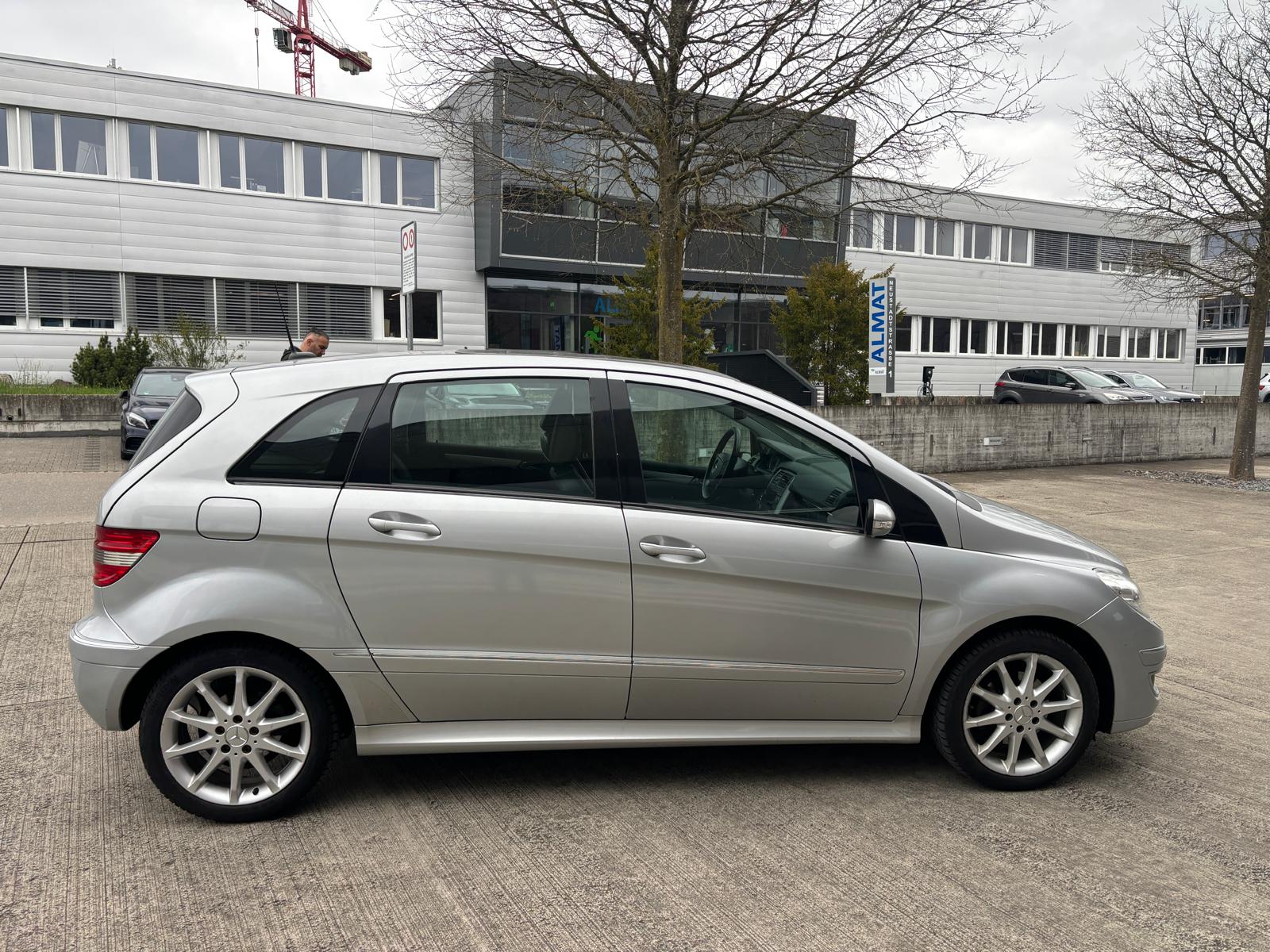 MERCEDES-BENZ B 200 T-image-5