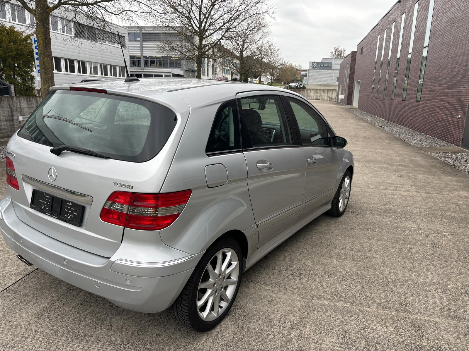 MERCEDES-BENZ B 200 T-image-4