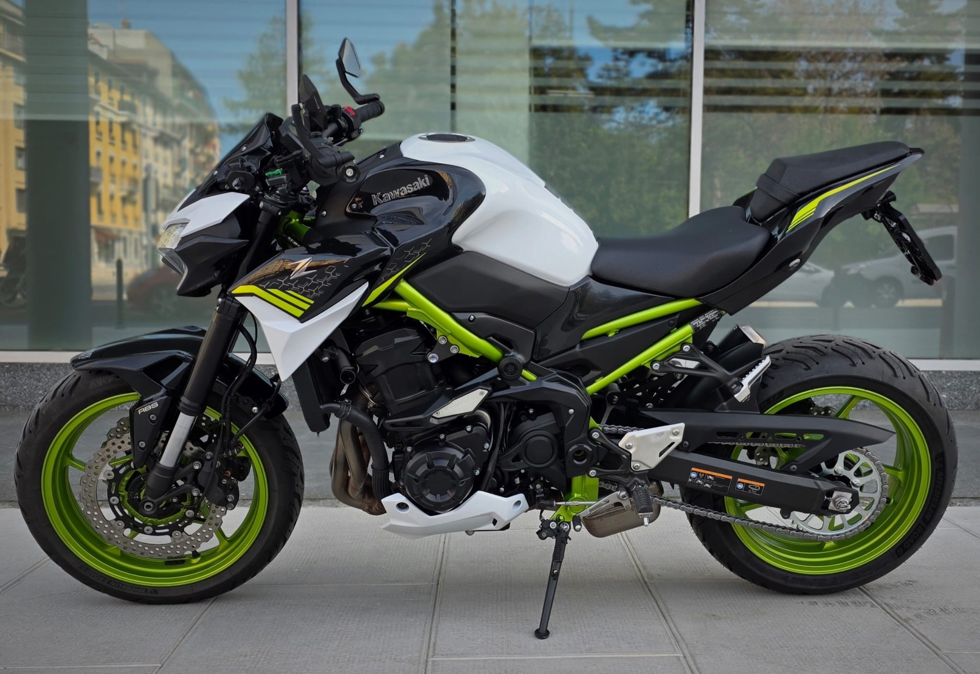 KAWASAKI Z 900-showroom-element-1