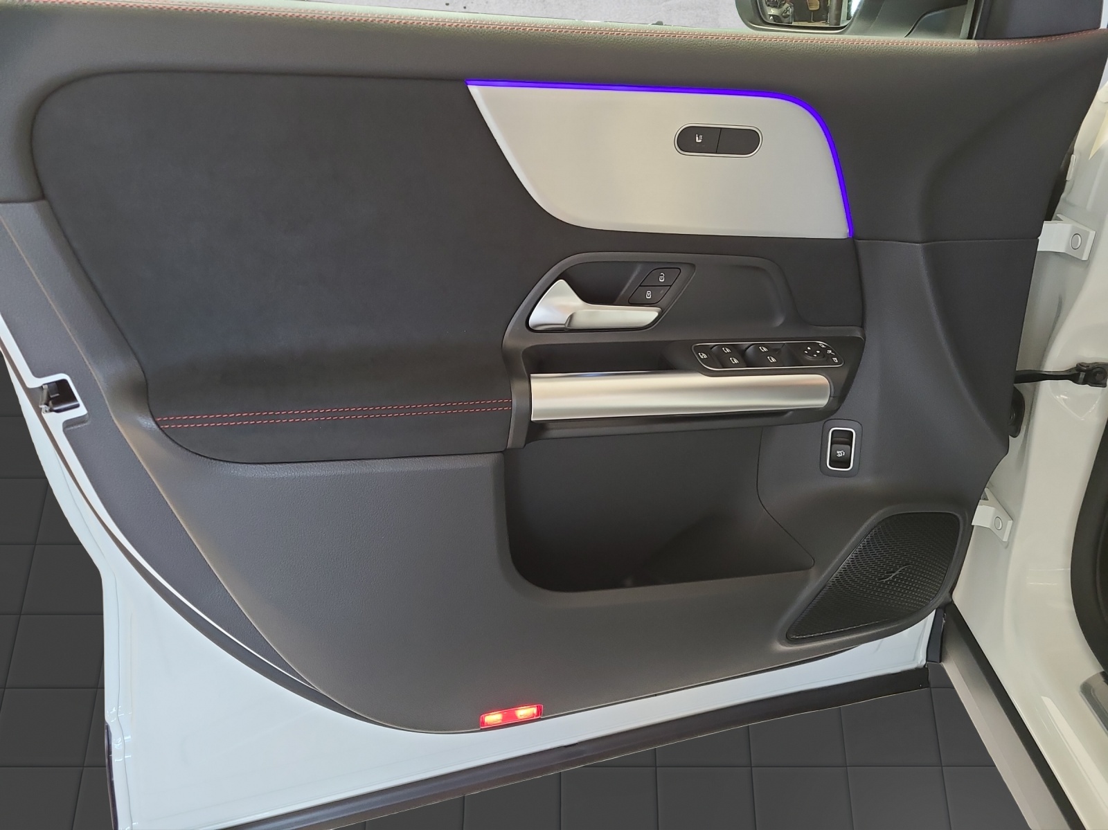 MERCEDES-BENZ EQA 350 66,5 kWh 4Matic Excellence-image-8