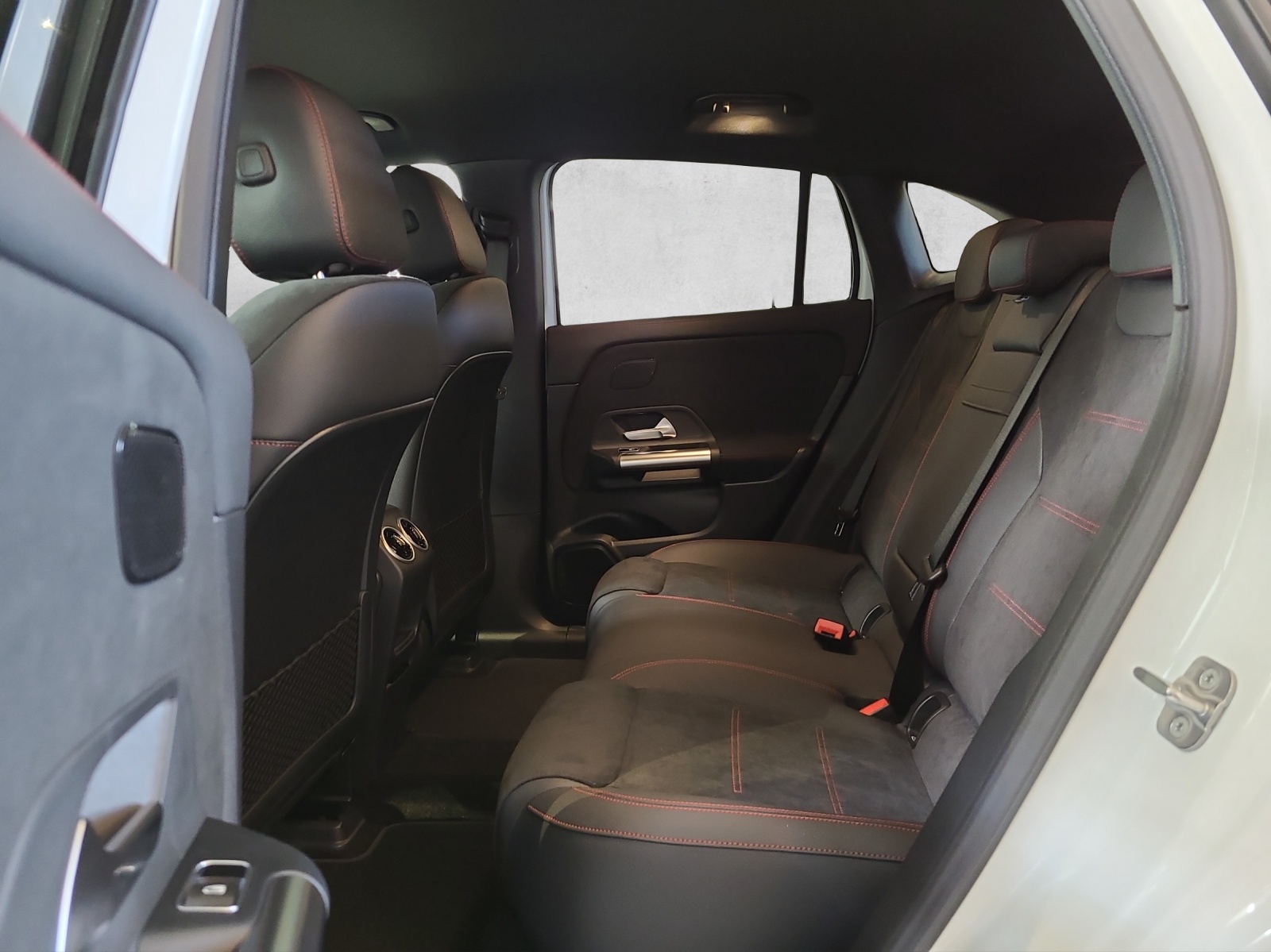 MERCEDES-BENZ EQA 350 66,5 kWh 4Matic Excellence-image-10