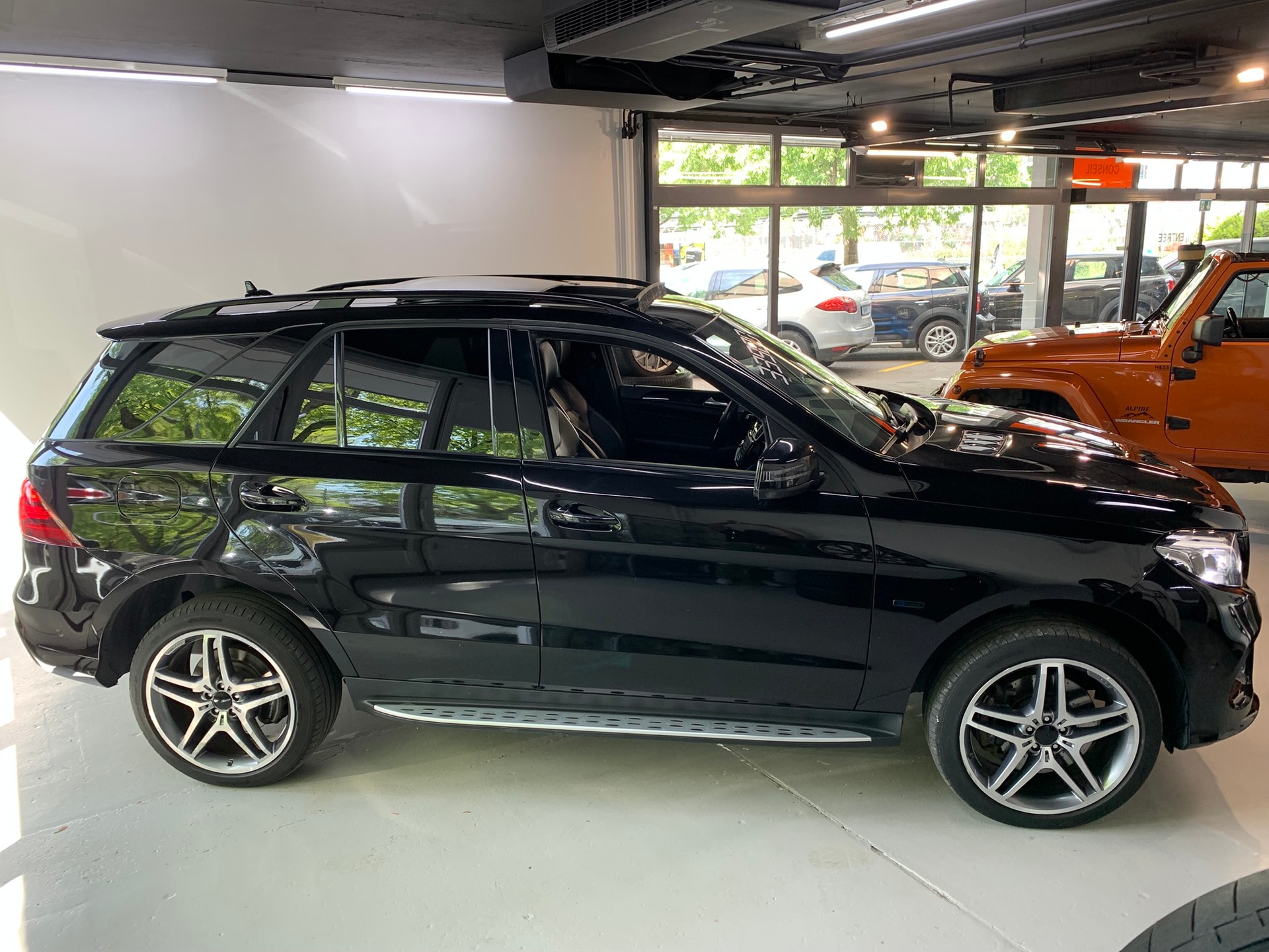 MERCEDES-BENZ GLE 500 e 4Matic 7G-Tronic-showroom-element-1