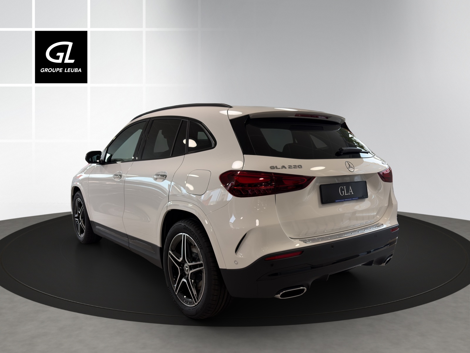 MERCEDES-BENZ GLA 220 4Matic 8G-DCT-image-2