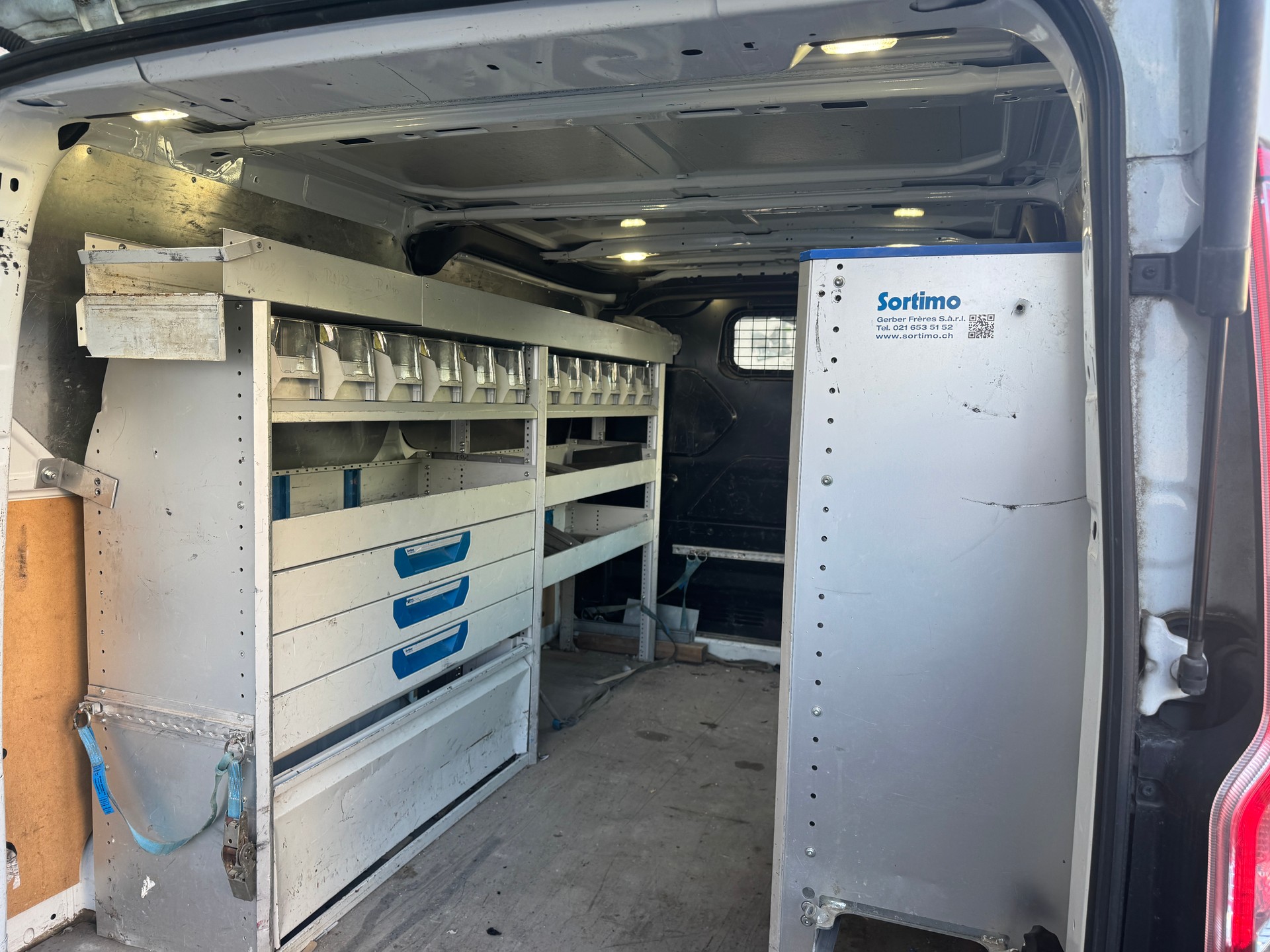 FORD Transit Custom Van 270 L1H1 Limited-image-3