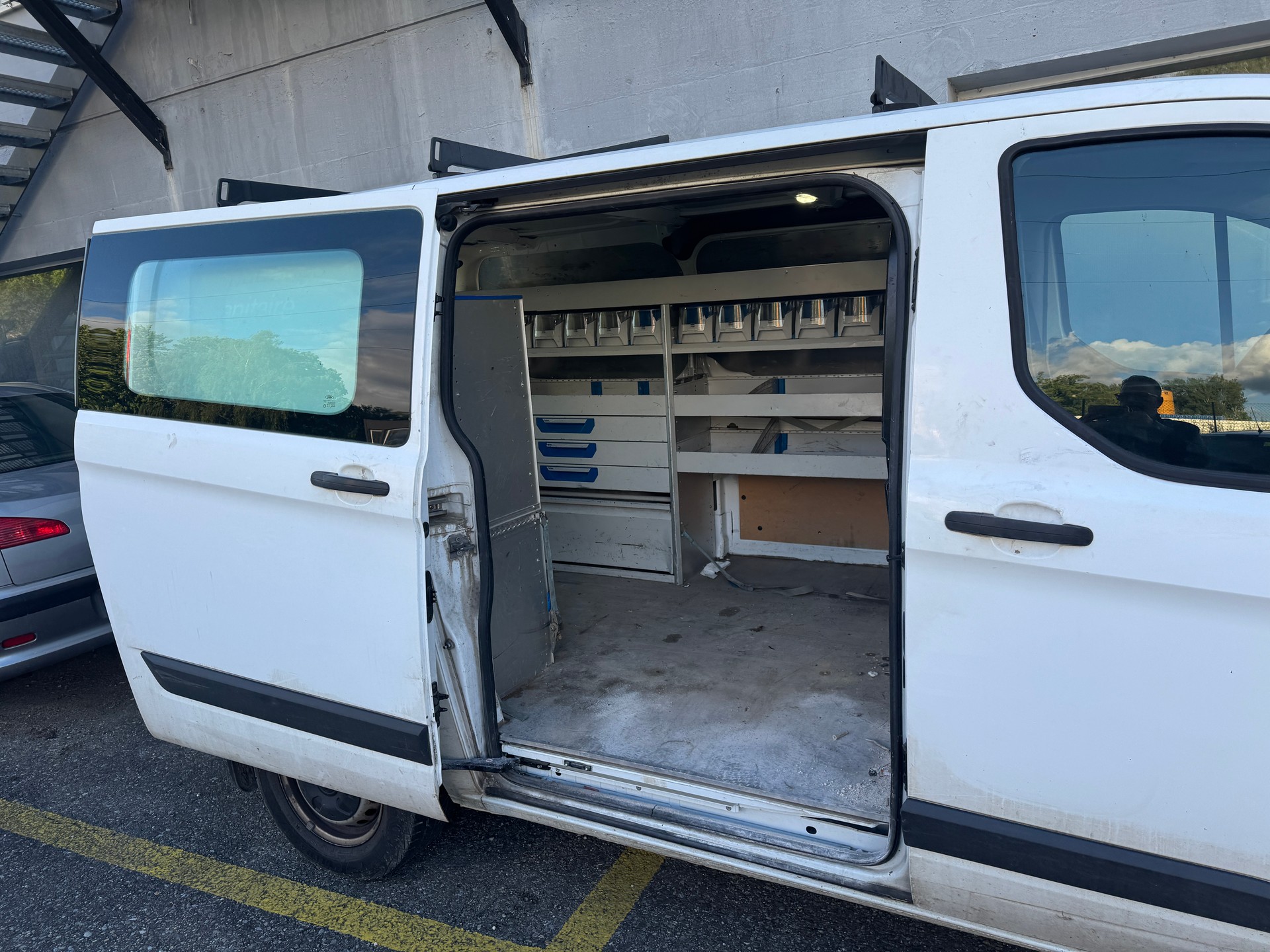 FORD Transit Custom Van 270 L1H1 Limited-image-6
