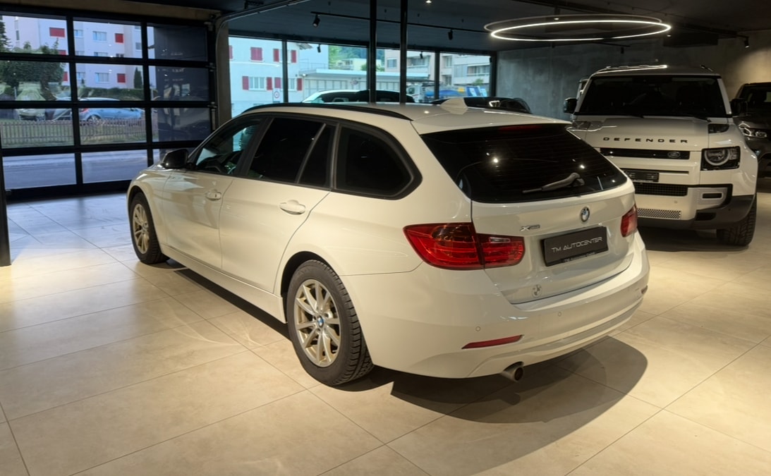BMW 320d xDrive Touring Luxury Line Steptronic-image-3