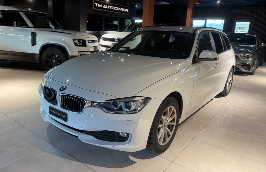 BMW 320d xDrive Touring Luxury Line Steptronic-image-0