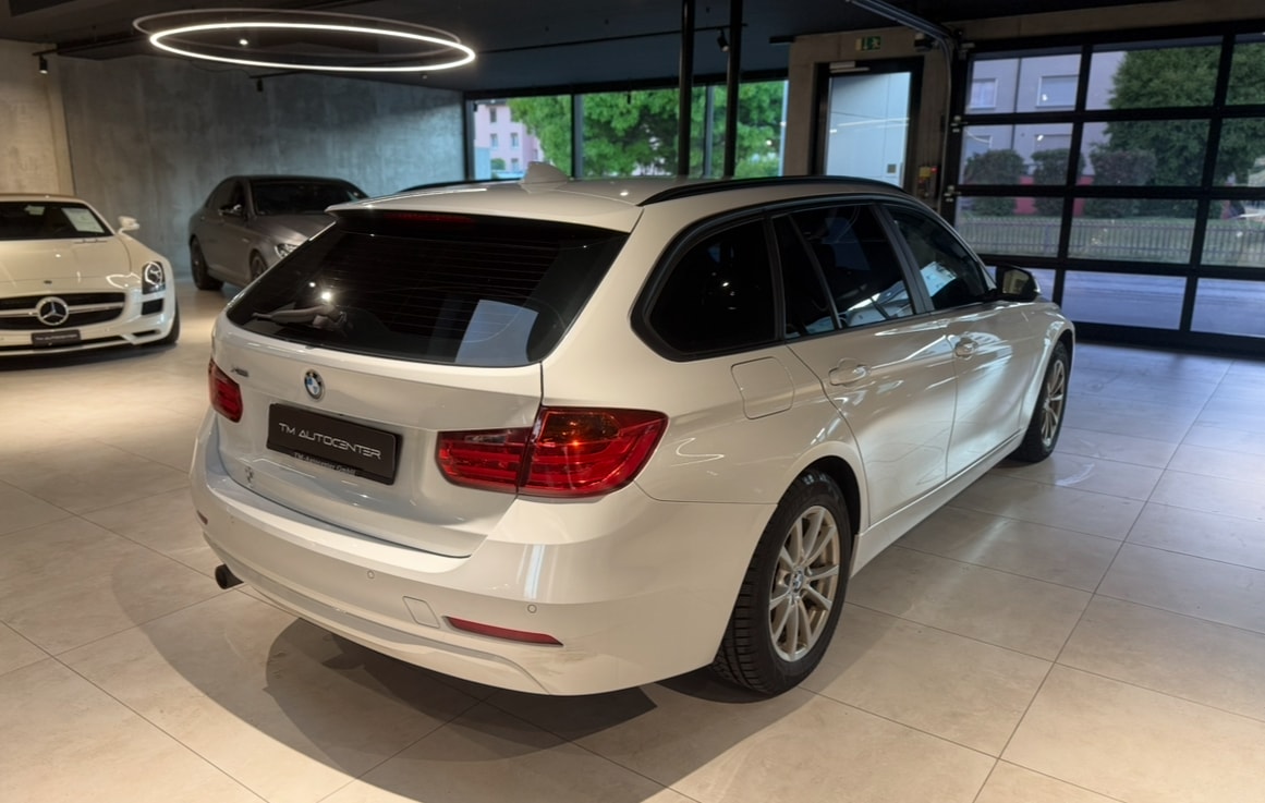 BMW 320d xDrive Touring Luxury Line Steptronic-image-2