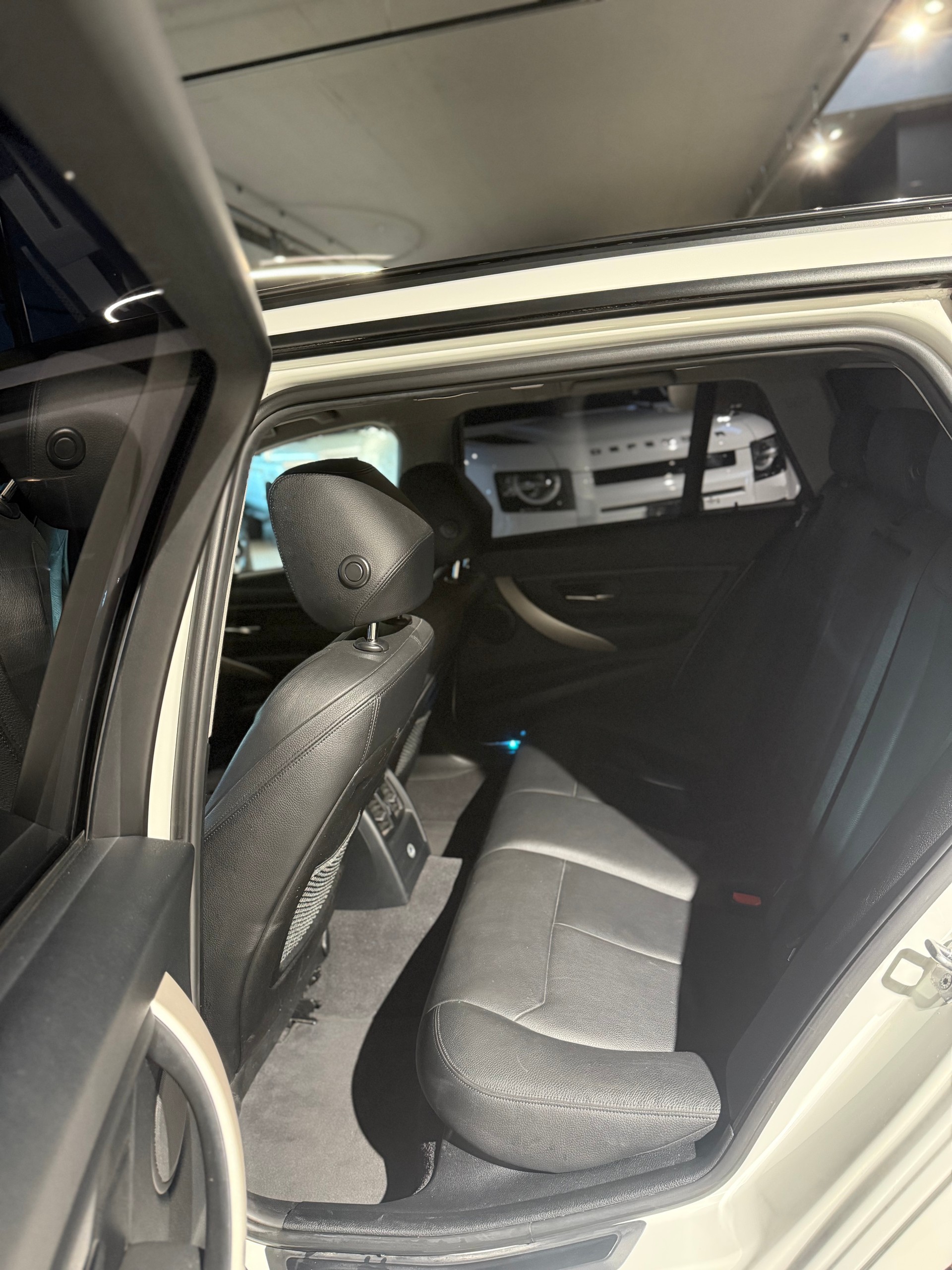 BMW 320d xDrive Touring Luxury Line Steptronic-image-6