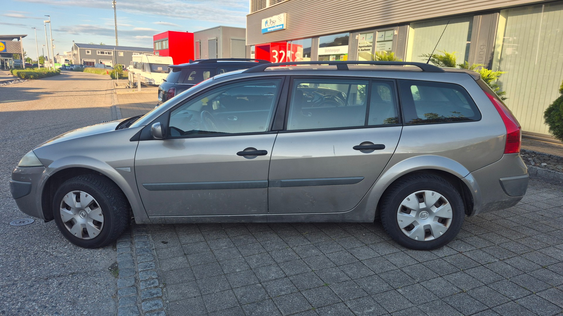 RENAULT Mégane Break 1.6 16V Expression-image-7