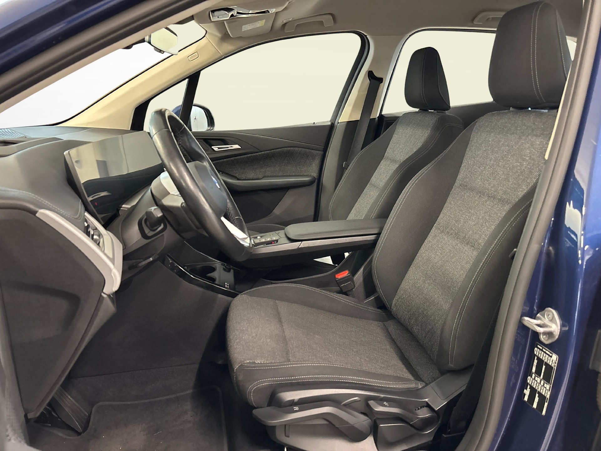 BMW 218d Active Tourer-image-8