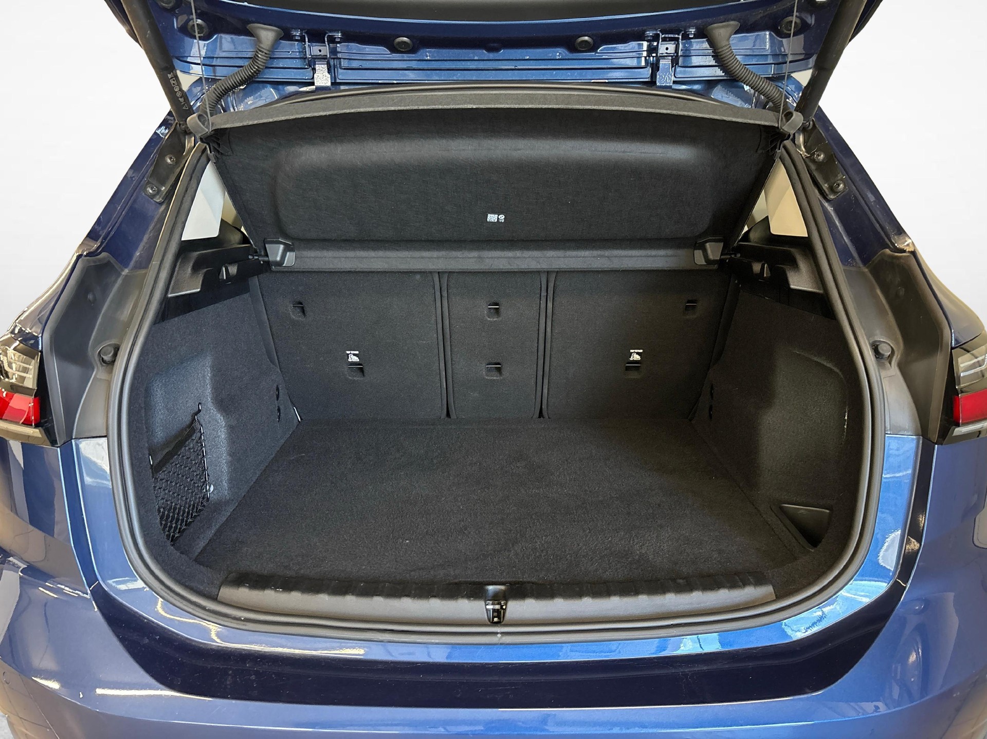 BMW 218d Active Tourer-image-17