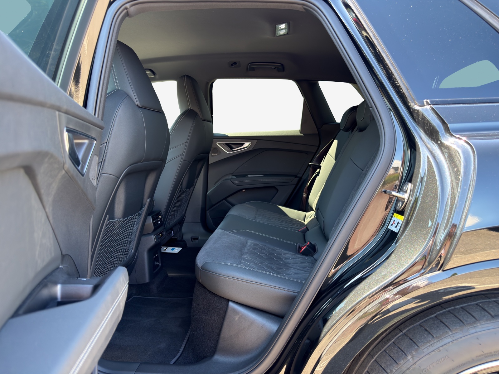 AUDI Q4 e-tron 45 Attraction quattro-image-11