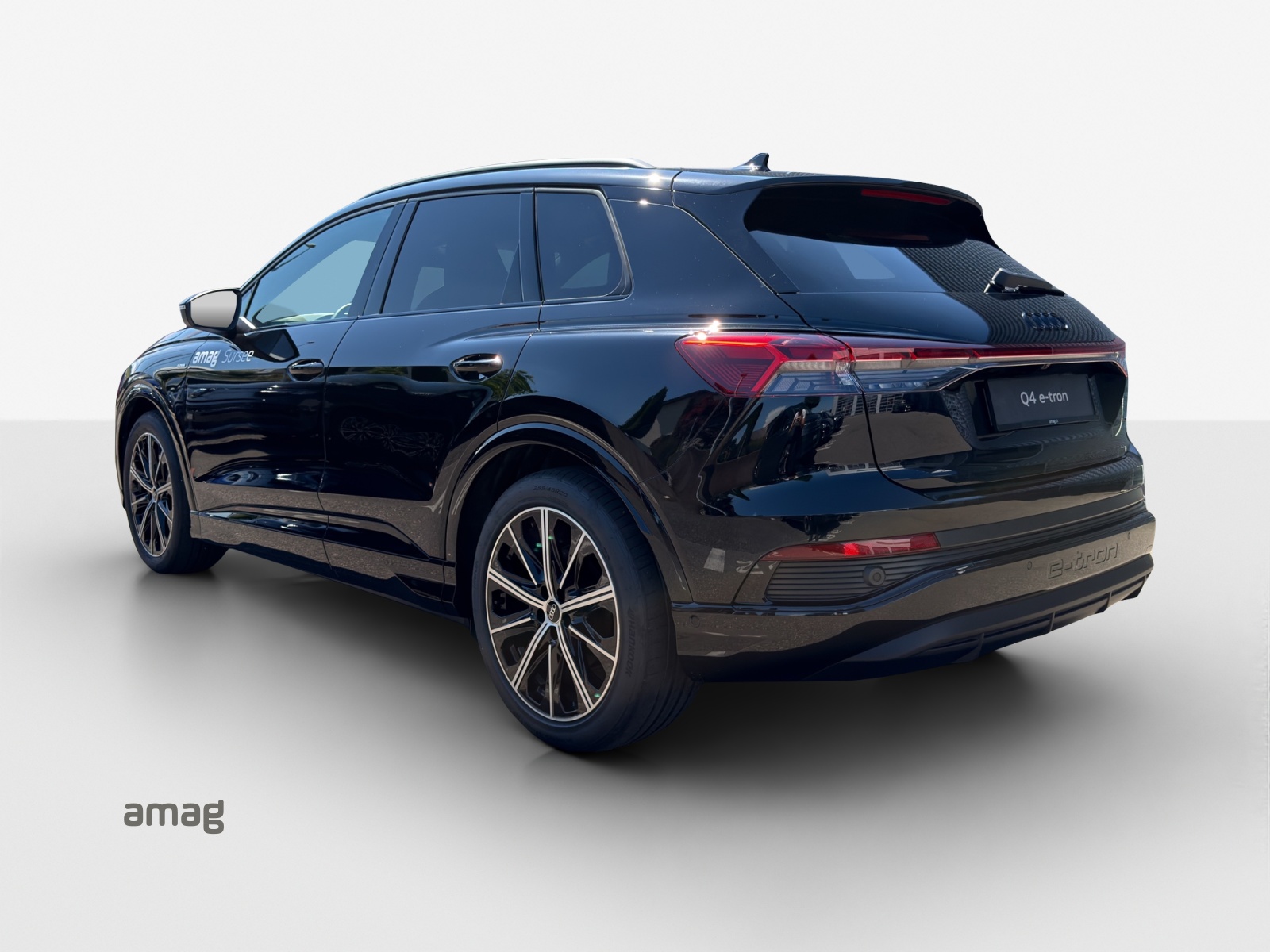 AUDI Q4 e-tron 45 Attraction quattro-image-2