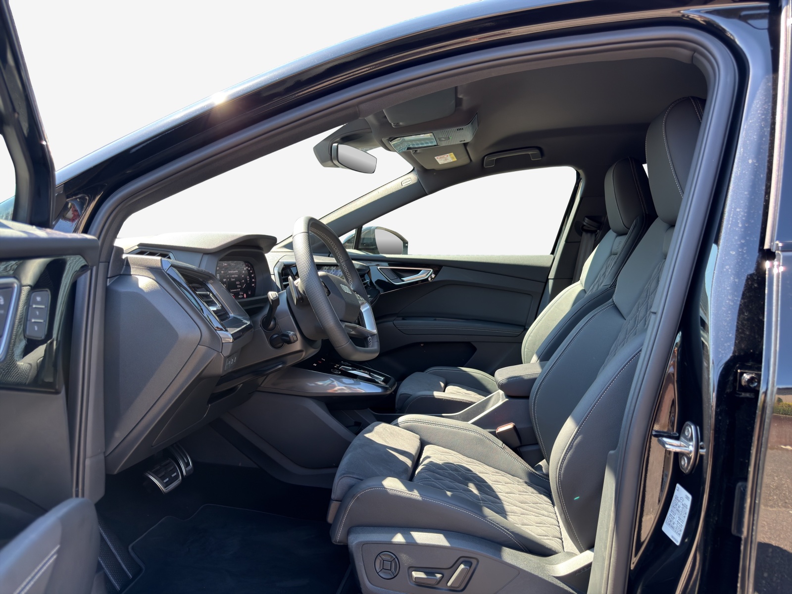 AUDI Q4 e-tron 45 Attraction quattro-image-7