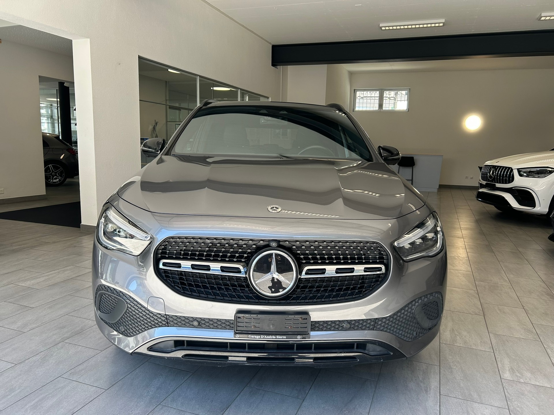 MERCEDES-BENZ GLA 220d 4Matic Progressive 8G-DCT-showroom-element-1