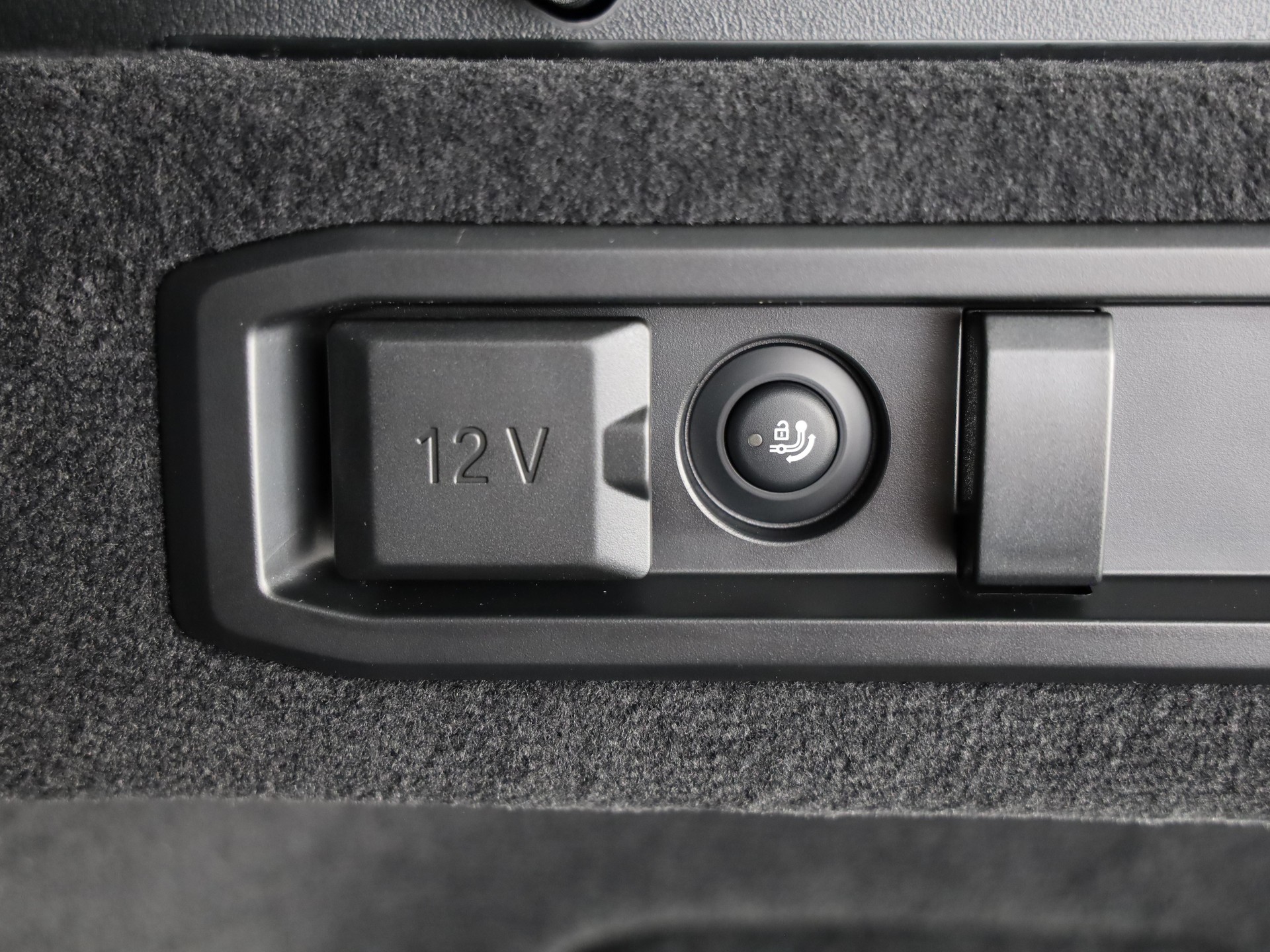 BMW M5 xDrive Touring-image-8