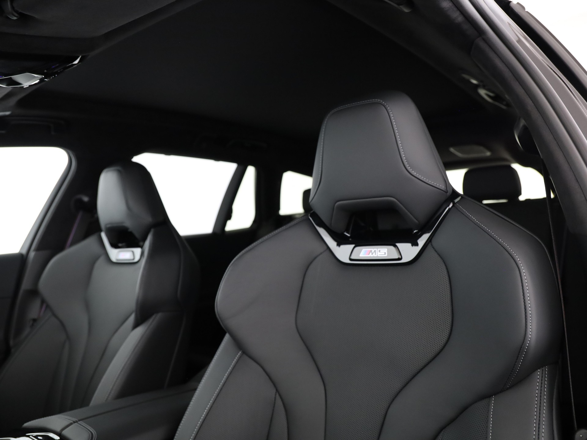 BMW M5 xDrive Touring-image-12