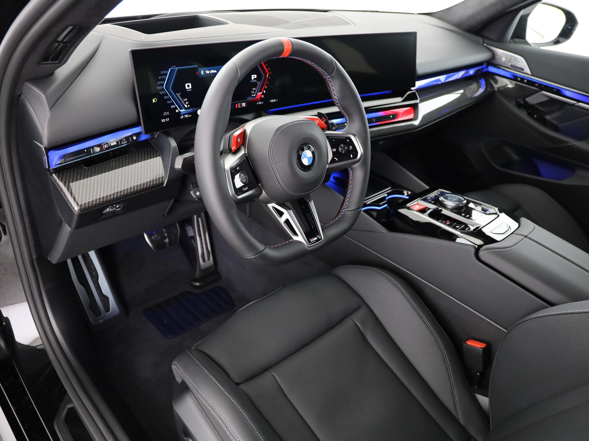 BMW M5 xDrive Touring-image-11