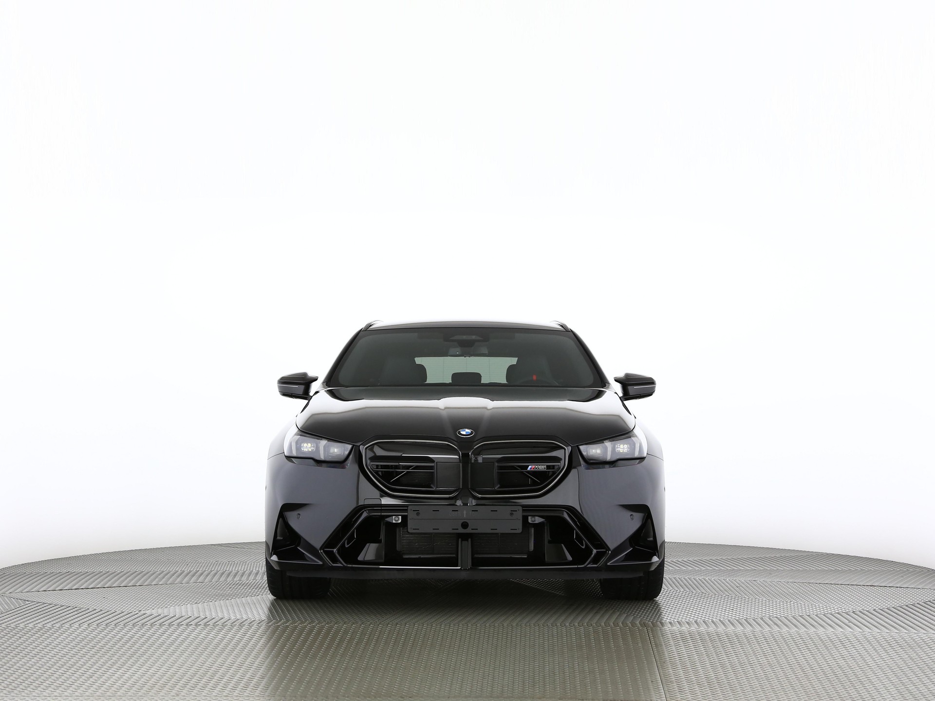 BMW M5 xDrive Touring-image-4