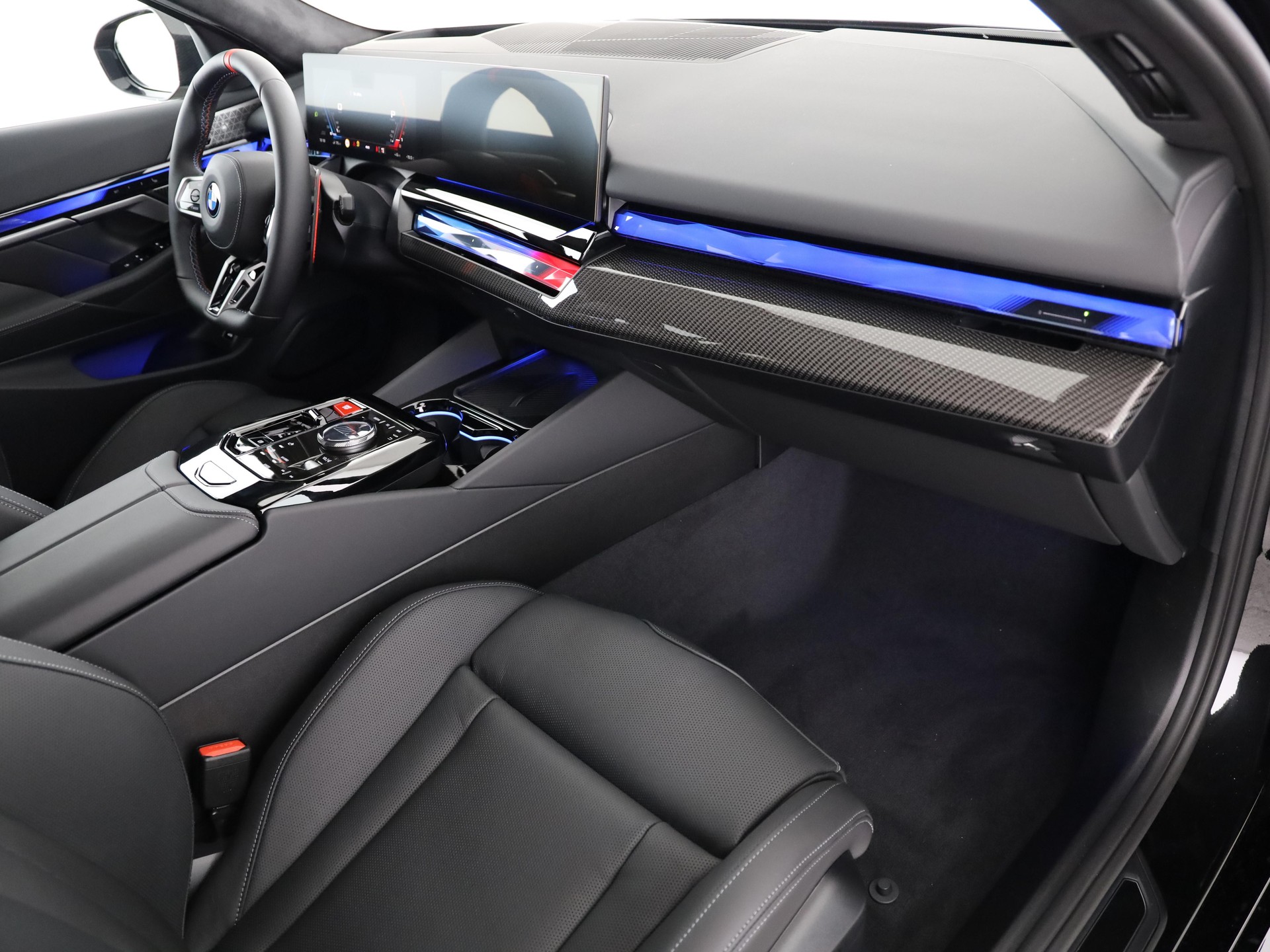 BMW M5 xDrive Touring-image-13