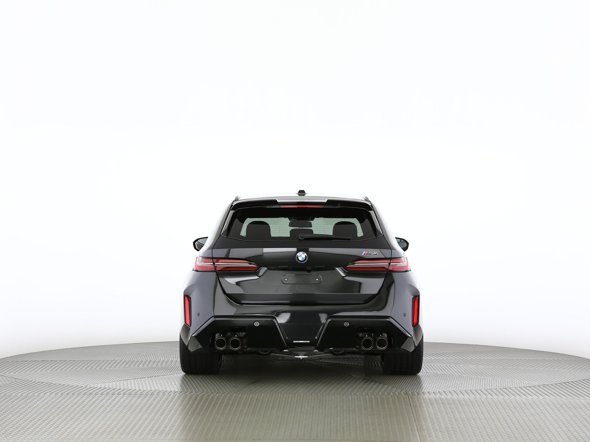 BMW M5 xDrive Touring-image-3