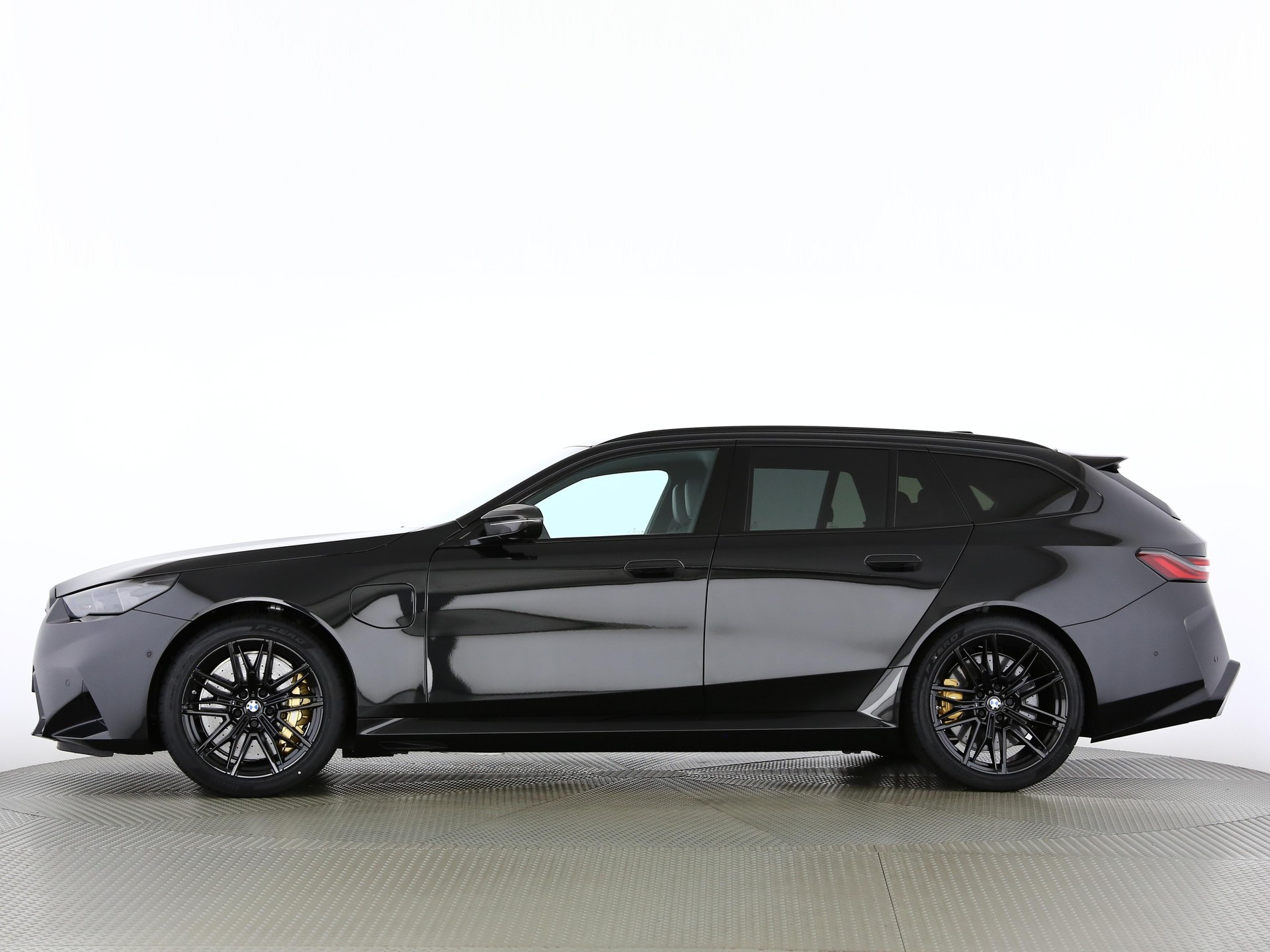 BMW M5 xDrive Touring-image-2