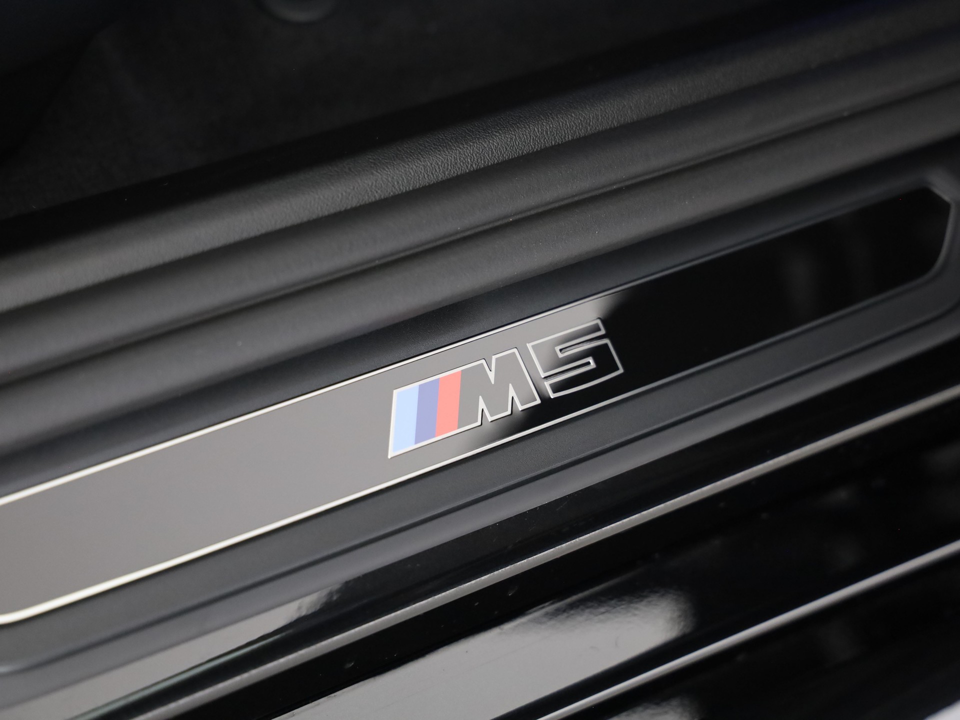 BMW M5 xDrive Touring-image-16