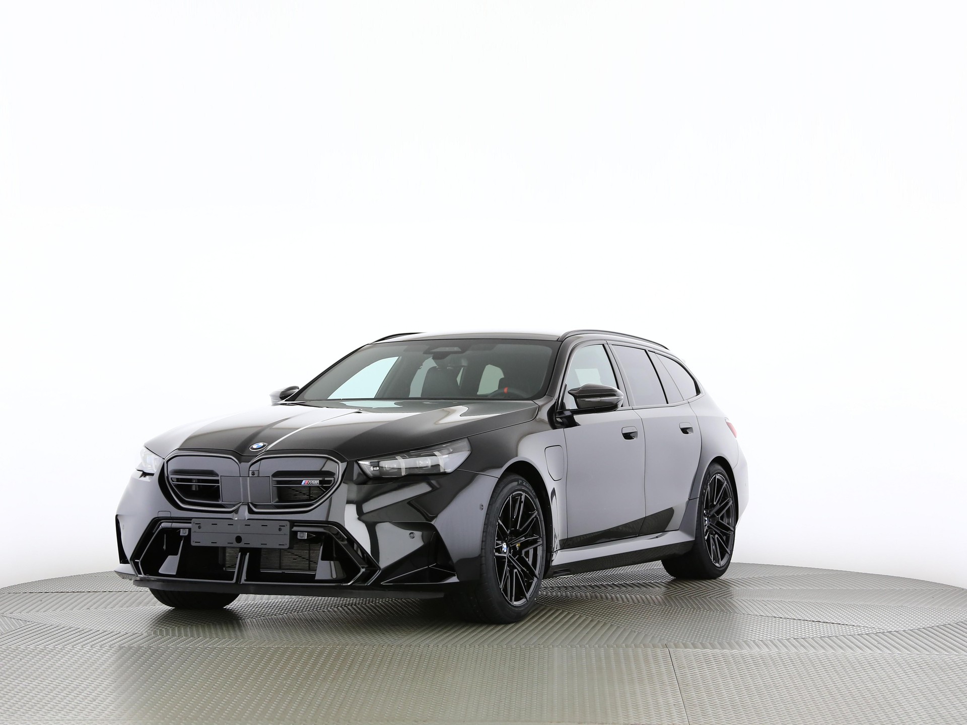 BMW M5 xDrive Touring-image-0