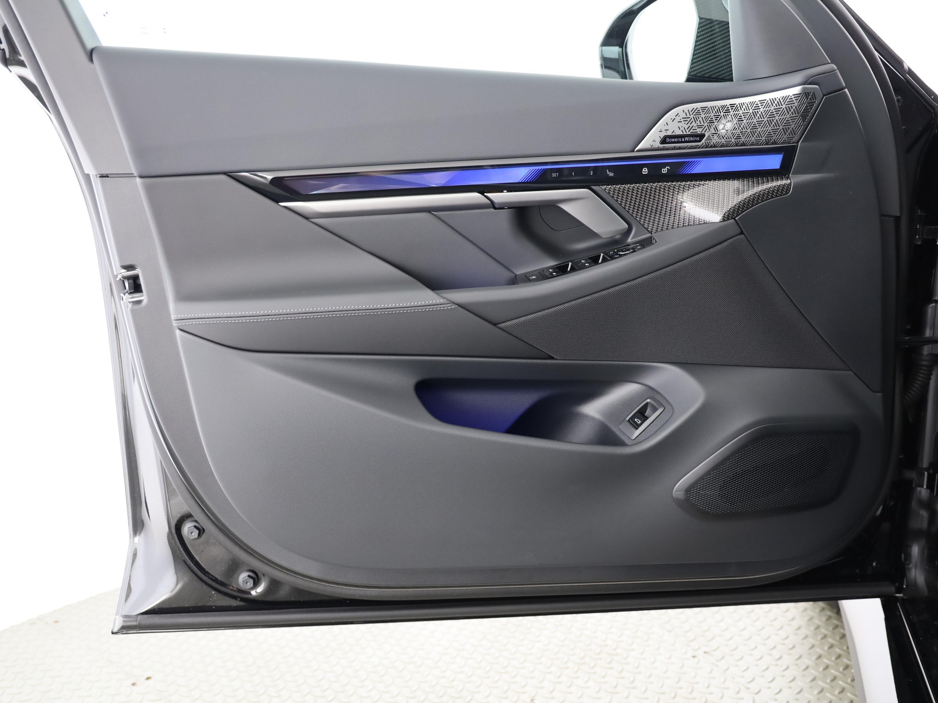 BMW M5 xDrive Touring-image-9