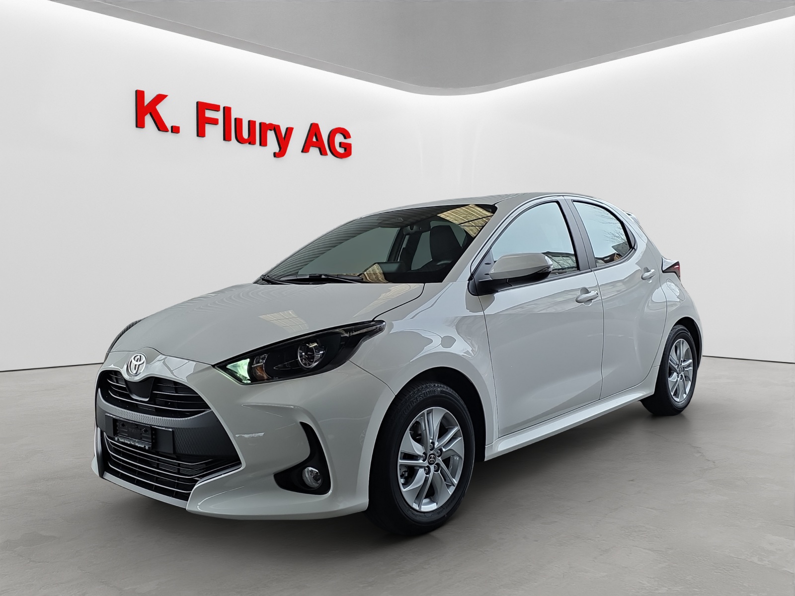 TOYOTA Yaris 1.5 VVT-i HSD Comfort — slika 1