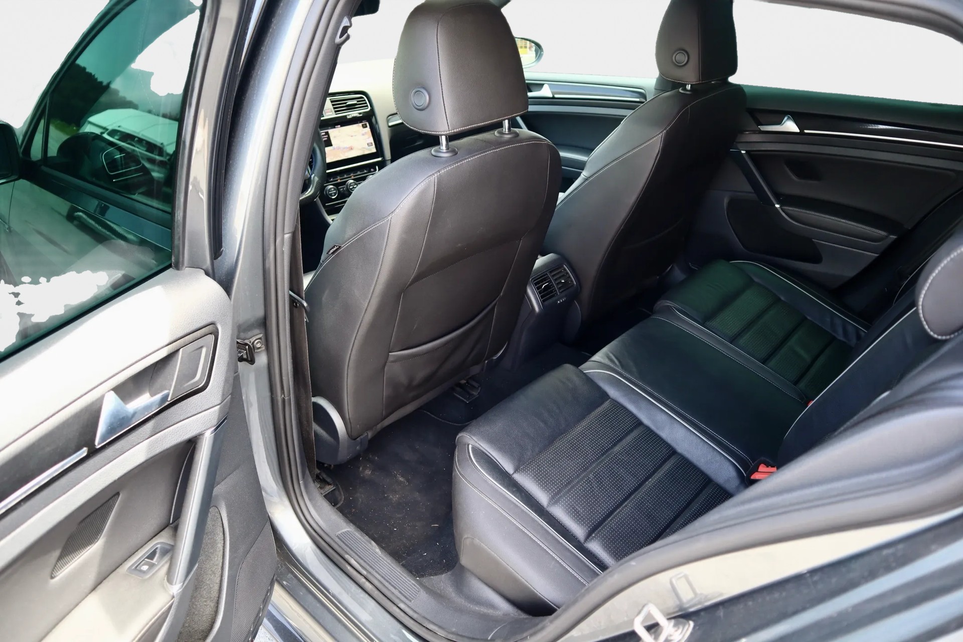 VW Golf 2.0 TSI R 4Motion DSG-image-10