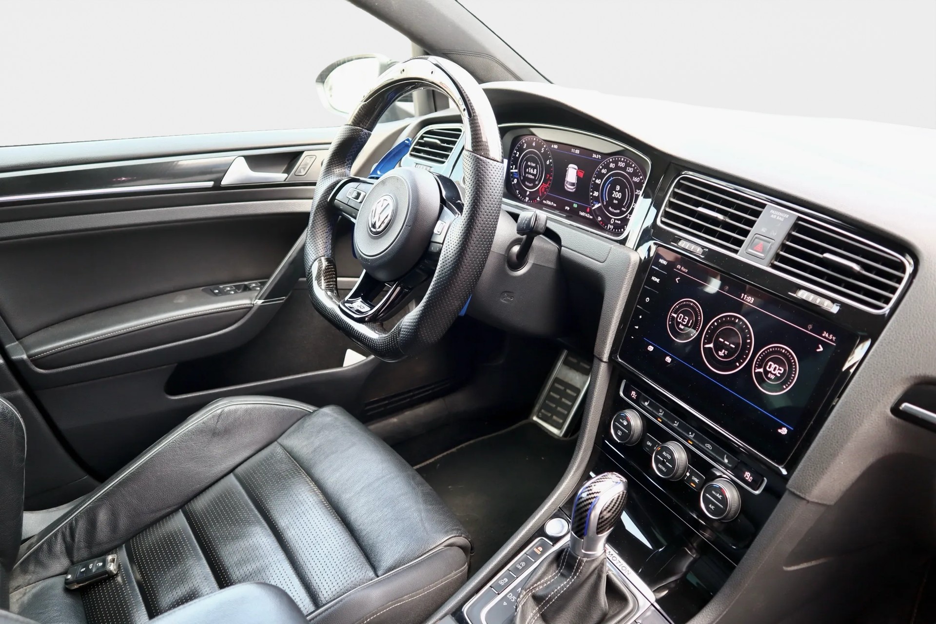 VW Golf 2.0 TSI R 4Motion DSG-image-12
