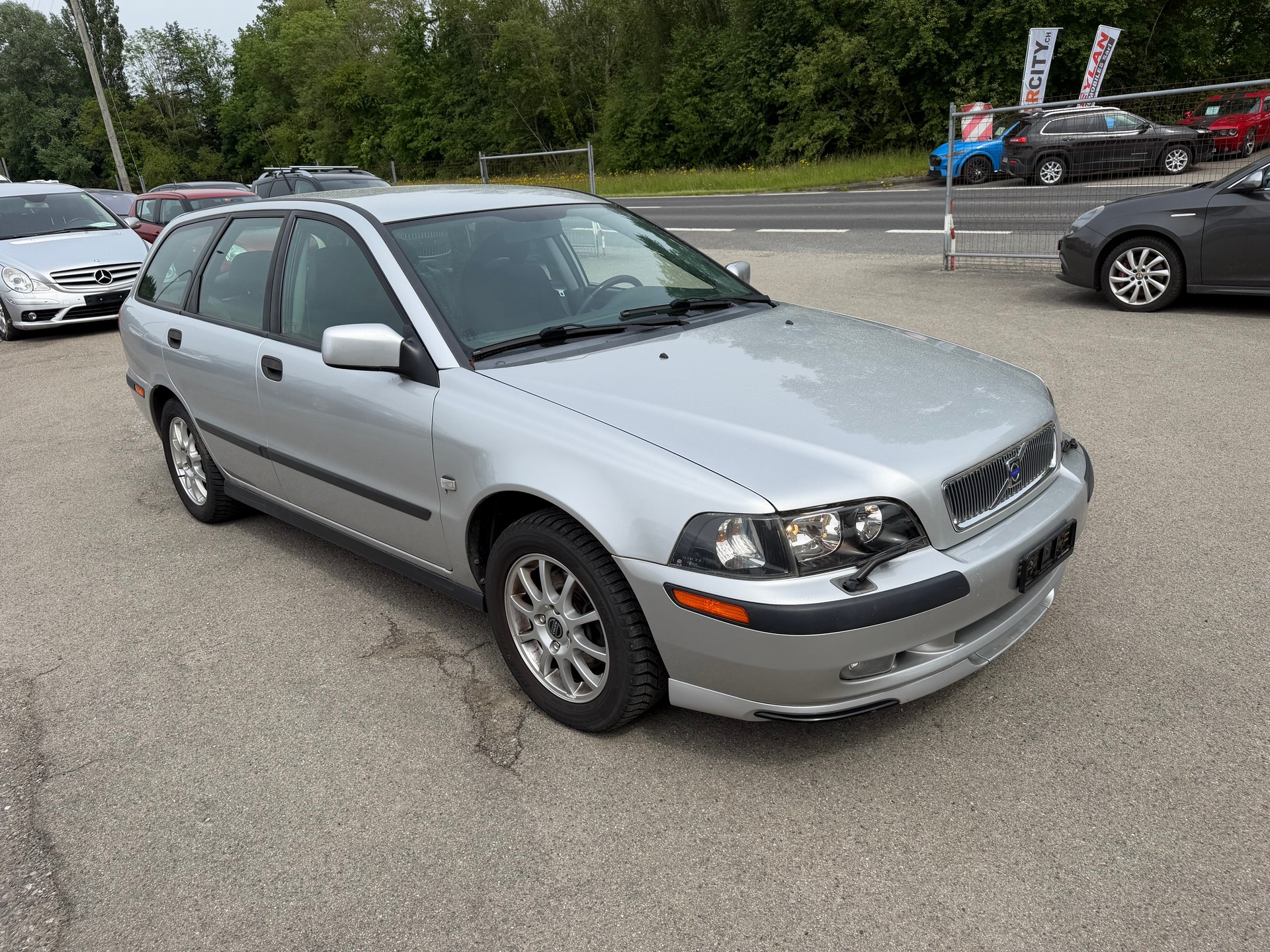 VOLVO V40 2.0T Special/Dynamic Edition-image-0